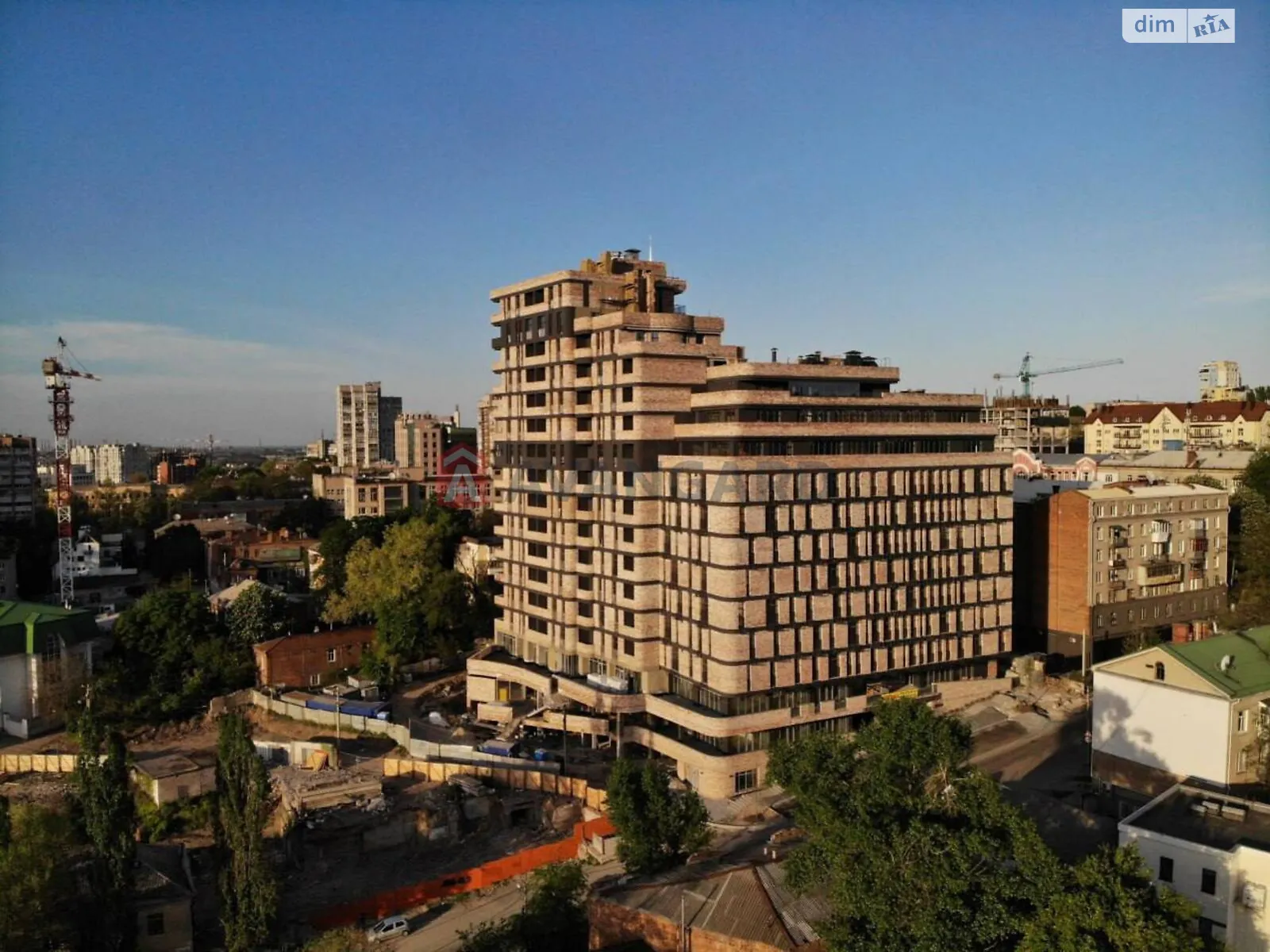 Сдается в аренду офис 421 кв. м в бизнес-центре, цена: 5894 $ - фото 1