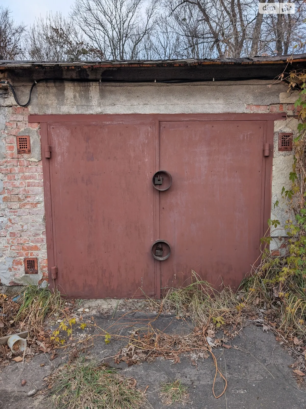 Сдается в аренду место в гаражном кооперативе под легковое авто на 17 кв. м, цена: 2900 грн - фото 1