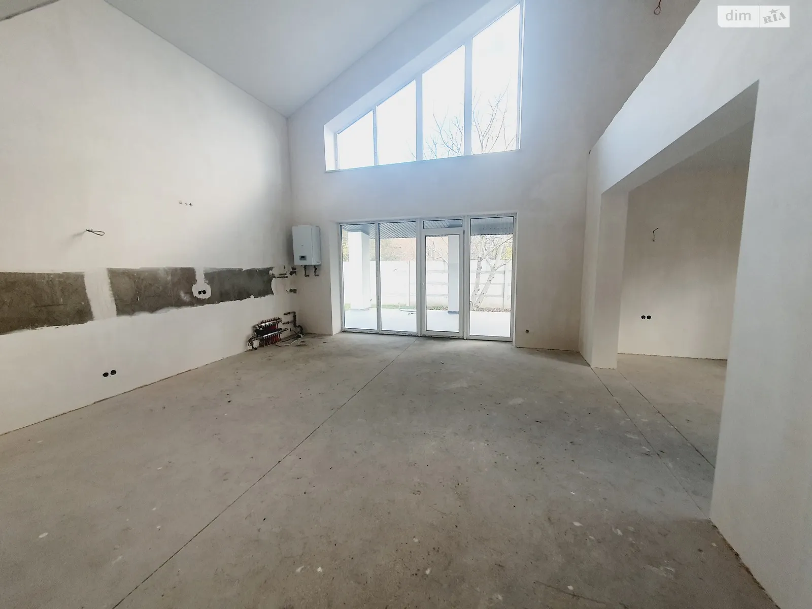 Продается дом на 2 этажа 180 кв. м с бассейном, цена: 139999 $ - фото 1