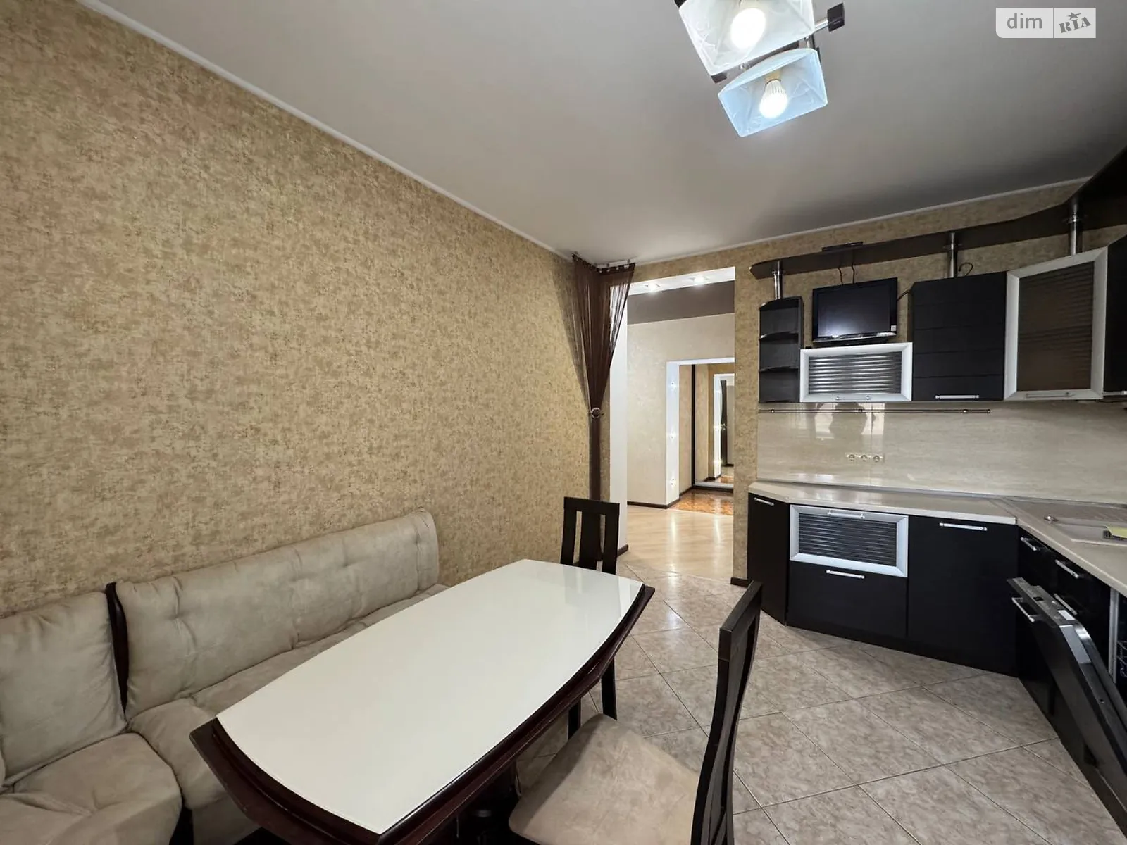 Сдается в аренду 2-комнатная квартира 70 кв. м в Ровно, ул. Казимира Любомирского(Лермонтова), 4А - фото 1