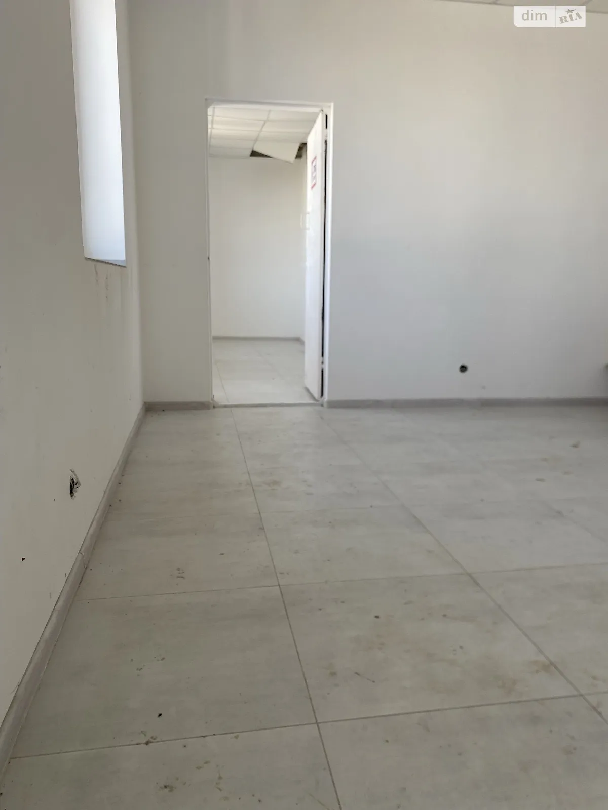 Сдается в аренду офис 45 кв. м в бизнес-центре, цена: 6000 грн - фото 1