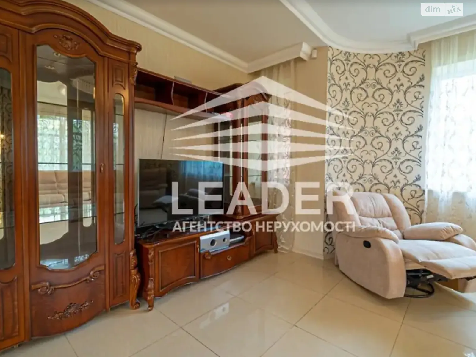 Сдается в аренду дом на 2 этажа 200 кв. м с бассейном, цена: 1300 $ - фото 1