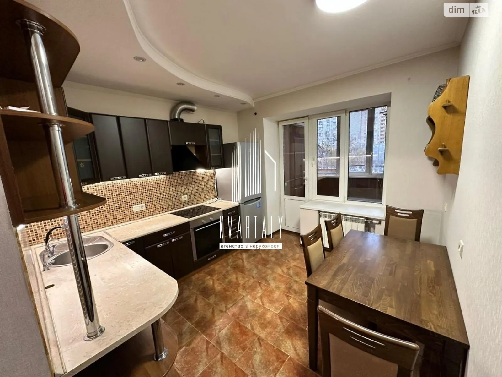 Продается 2-комнатная квартира 64 кв. м в Киеве, ул. Анны Ахматовой, 31 - фото 1