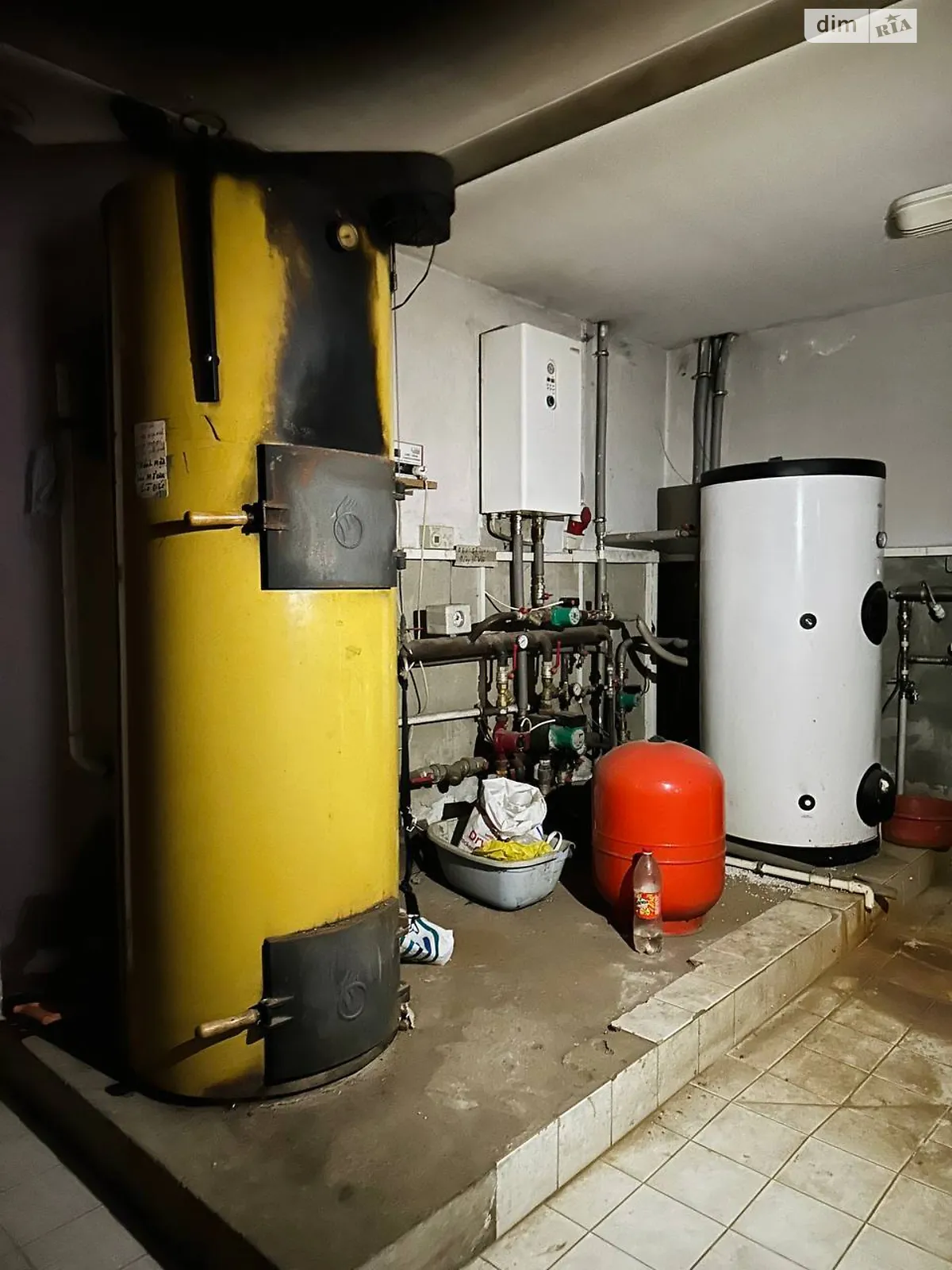 Продается дом на 3 этажа 640 кв. м с камином, цена: 237000 $ - фото 1