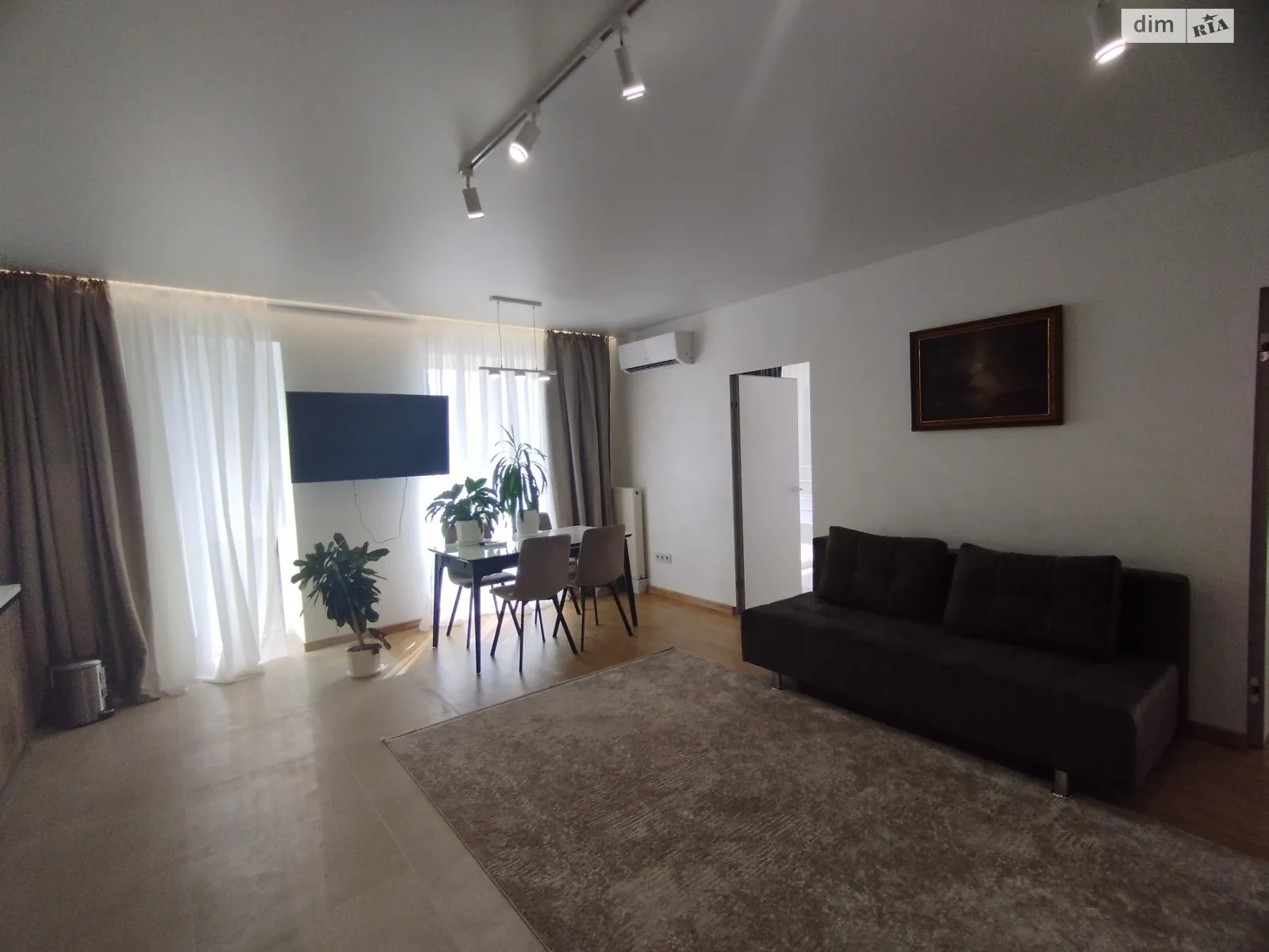 Продается 2-комнатная квартира 59 кв. м в Ужгороде, ул. Тлехаса, 19 - фото 1