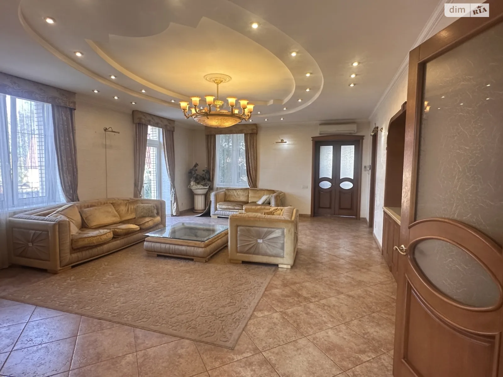 Продается дом на 3 этажа 400 кв. м с беседкой, цена: 350000 $ - фото 1