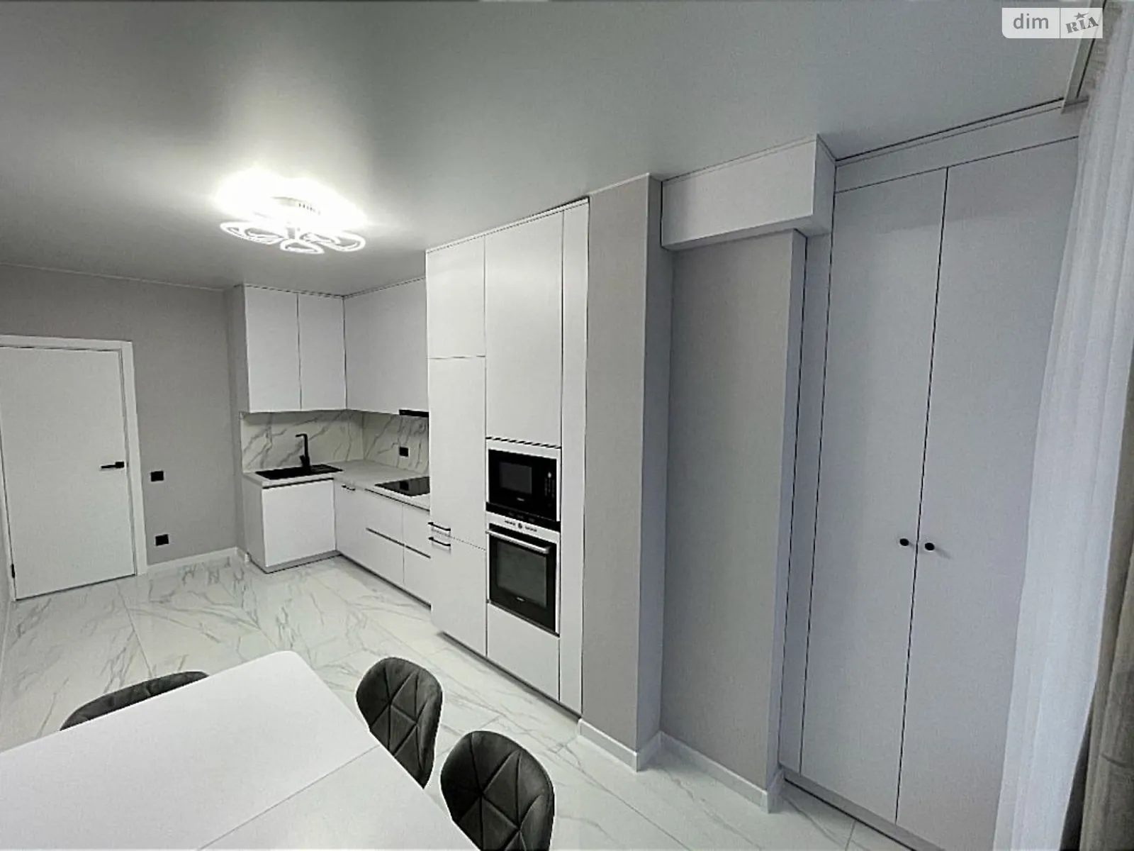 1-комнатная квартира 45 кв. м в Луцке, ул. Черновола Вячеслава - фото 1