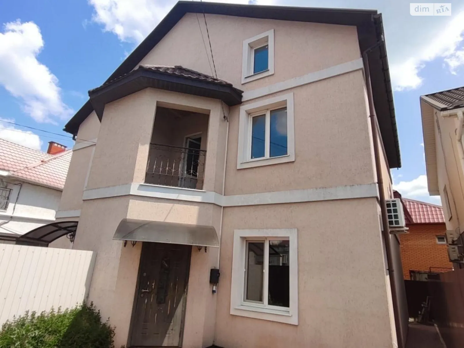 Продается дом на 3 этажа 130 кв. м с садом, цена: 67000 $ - фото 1