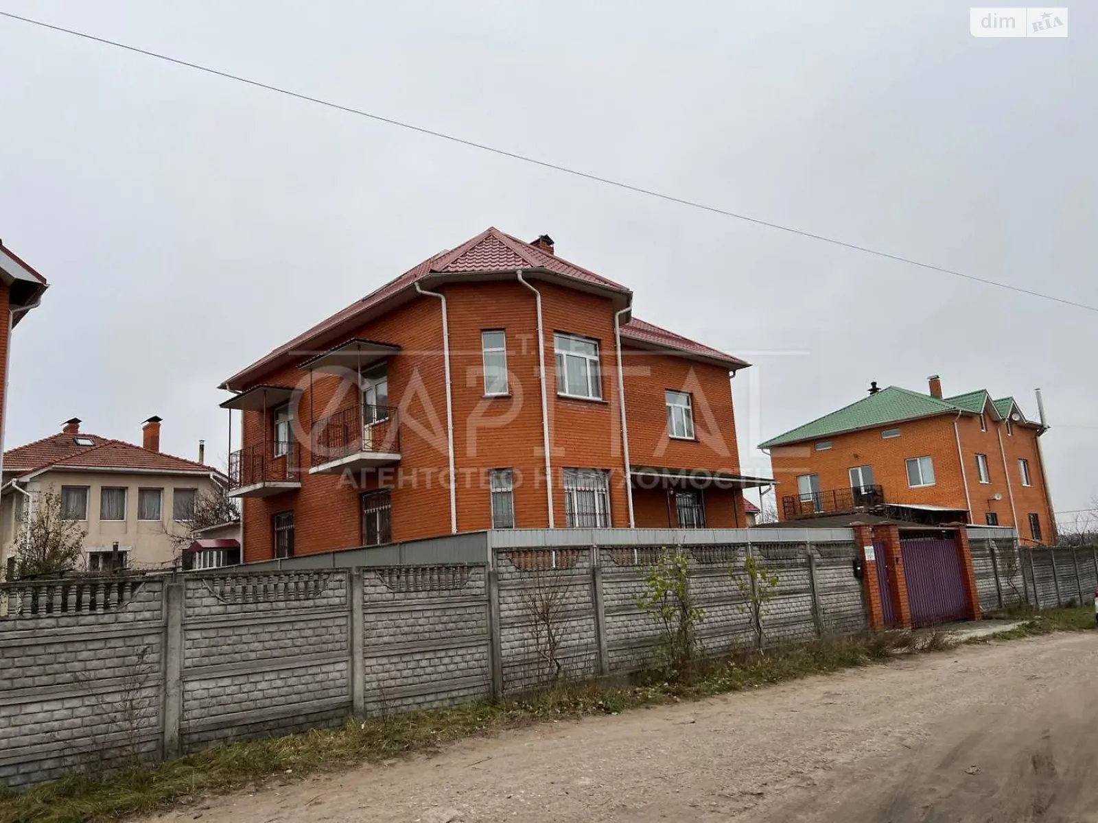Продается дом на 3 этажа 370 кв. м с верандой, цена: 250000 $ - фото 1