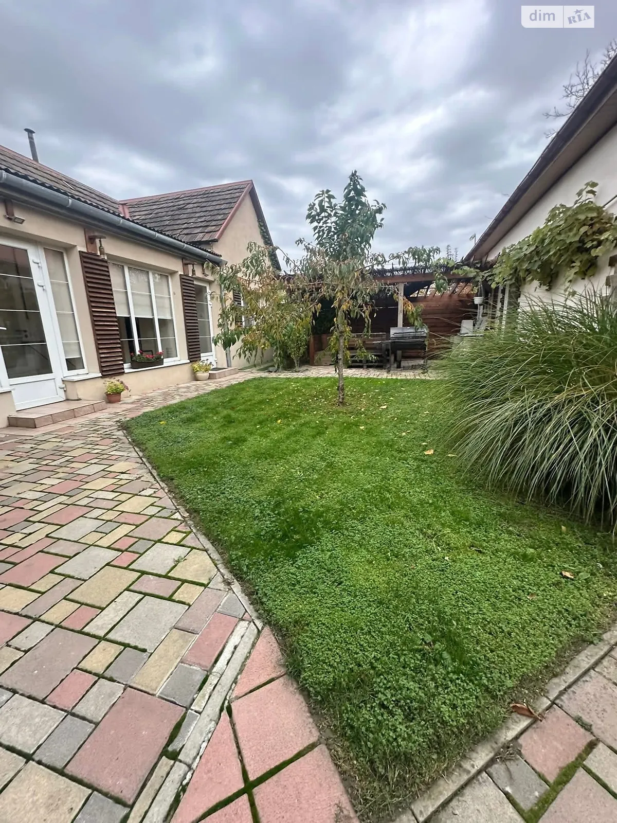 Продается одноэтажный дом 99 кв. м с гаражом, цена: 167000 $ - фото 1