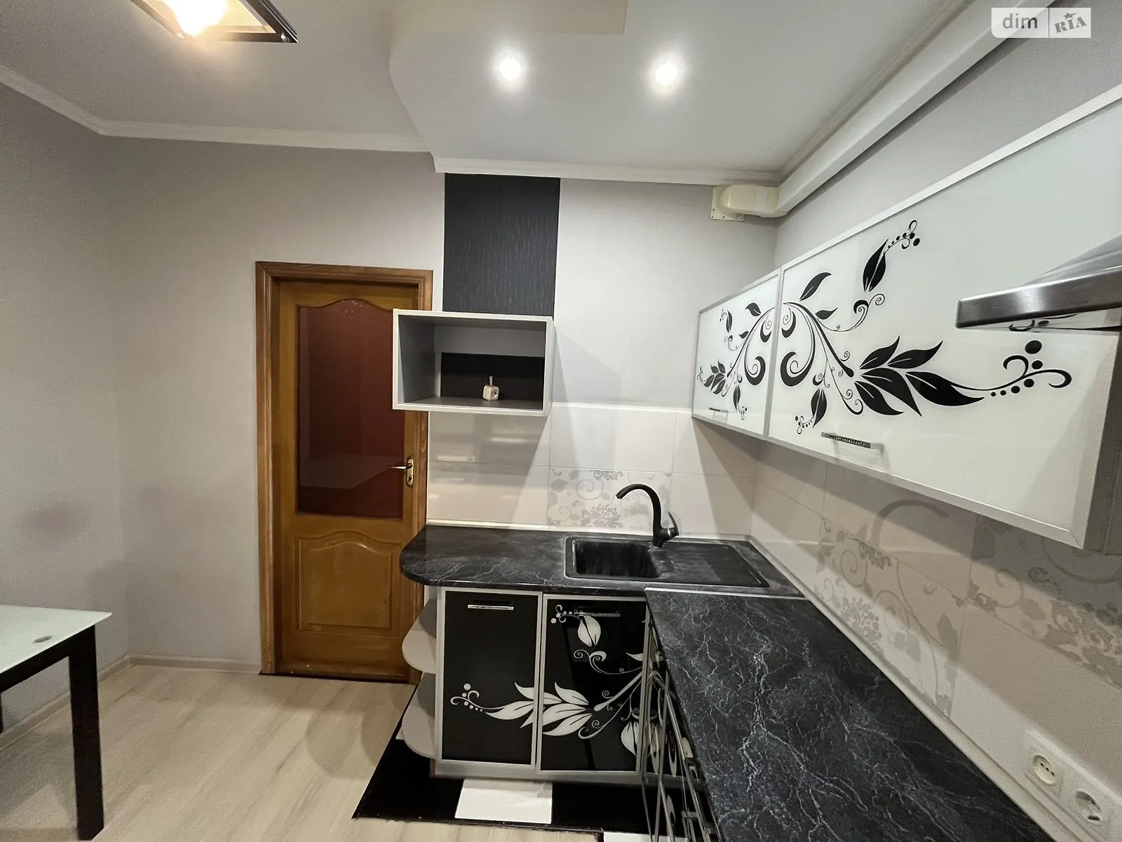 Продается 1-комнатная квартира 40 кв. м в Хмельницком, ул. Панаса Мирного - фото 1