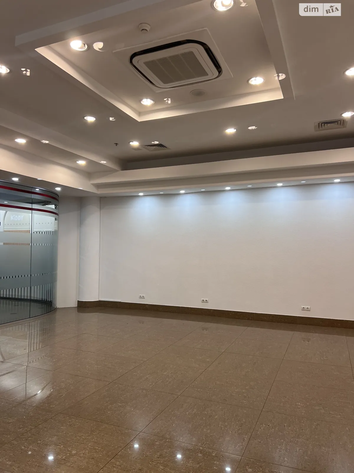 Сдается в аренду офис 60 кв. м в бизнес-центре, цена: 37200 грн - фото 1