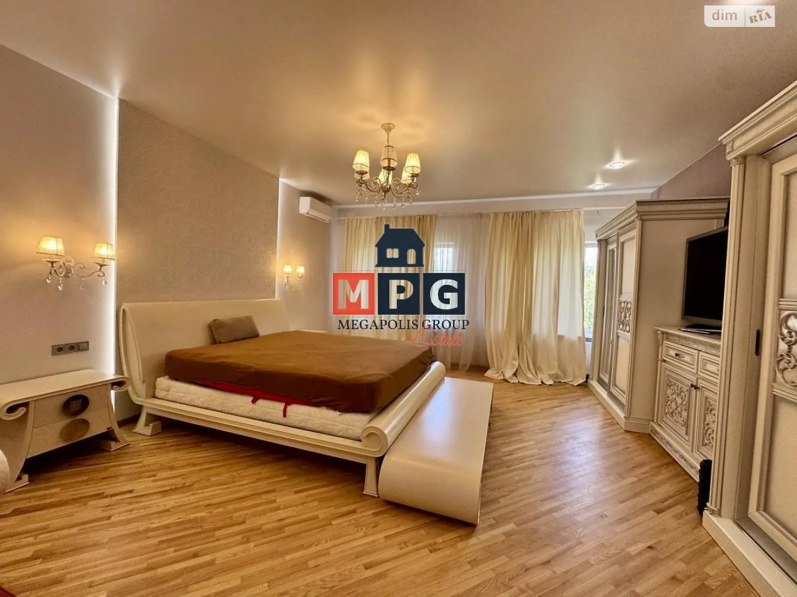 Продается дом на 4 этажа 406 кв. м с садом, цена: 260000 $ - фото 1