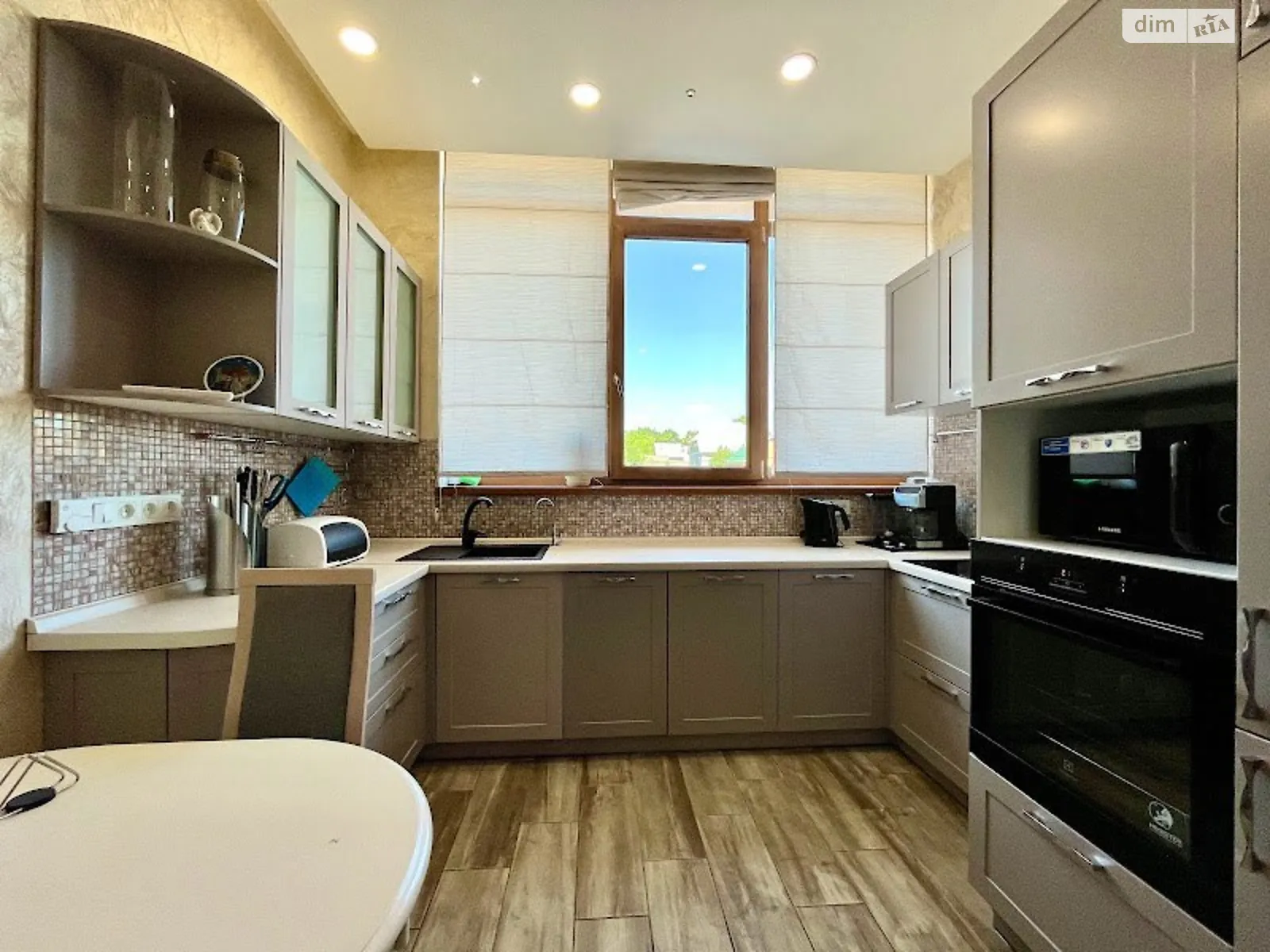 Продається 1-кімнатна квартира 74.6 кв. м у Дніпрі, вул. Олександра Кониського, 63 - фото 1