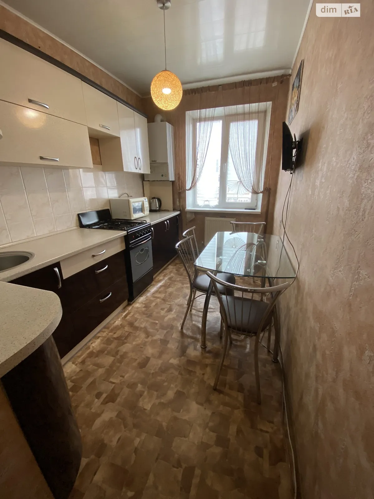 Продается 3-комнатная квартира 63 кв. м в Кропивницком, ул. Героев Украины - фото 1