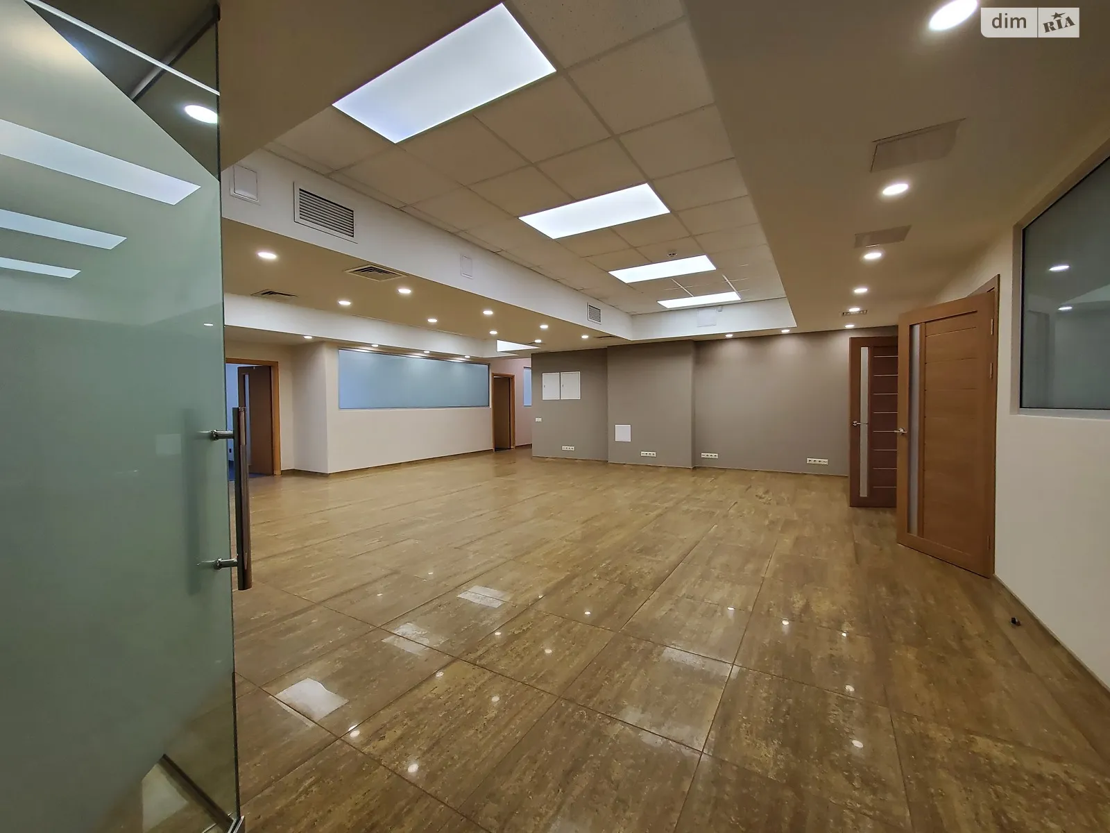 Сдается в аренду офис 410 кв. м в бизнес-центре, цена: 6500 $ - фото 1