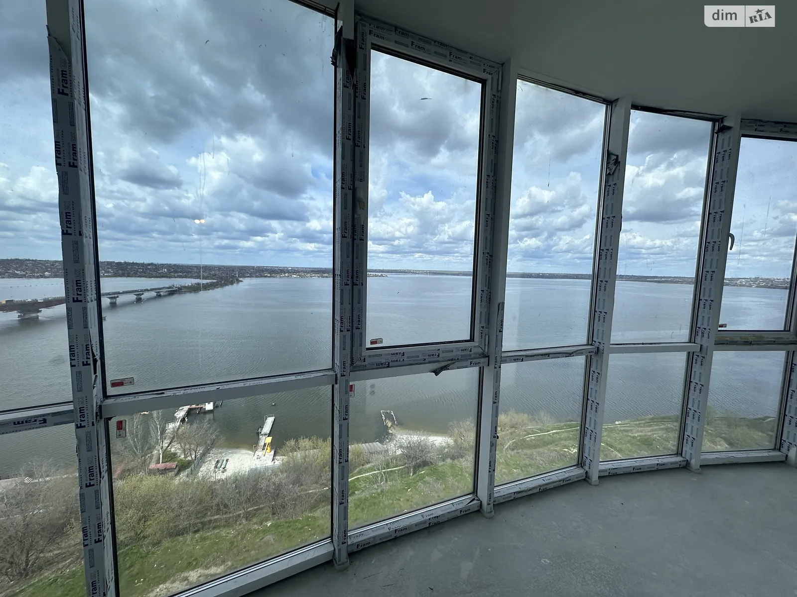 Продается 1-комнатная квартира 70 кв. м в Николаеве, ул. Мостостроителей, 18 - фото 1