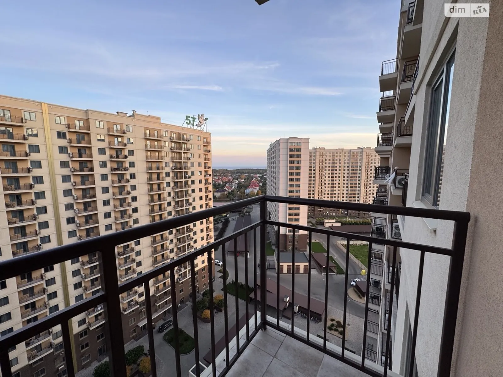 Продається 2-кімнатна квартира 62 кв. м у Лиманці, вул. Перлинна, 10 - фото 1