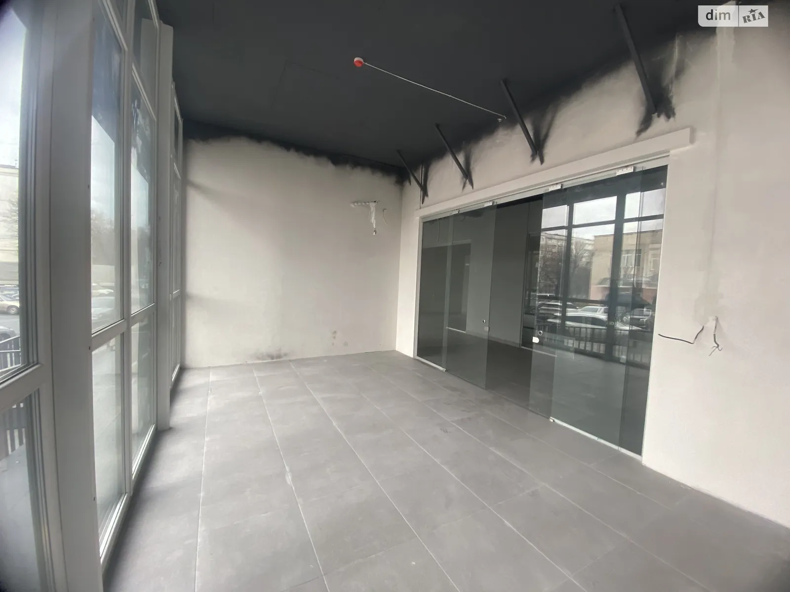 Сдается в аренду помещения свободного назначения 27.3 кв. м в 4-этажном здании, цена: 16380 грн - фото 1