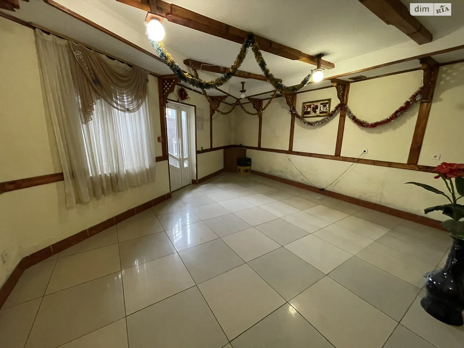 Сдается в аренду помещения свободного назначения 55.5 кв. м в 2-этажном здании, цена: 15000 грн - фото 1