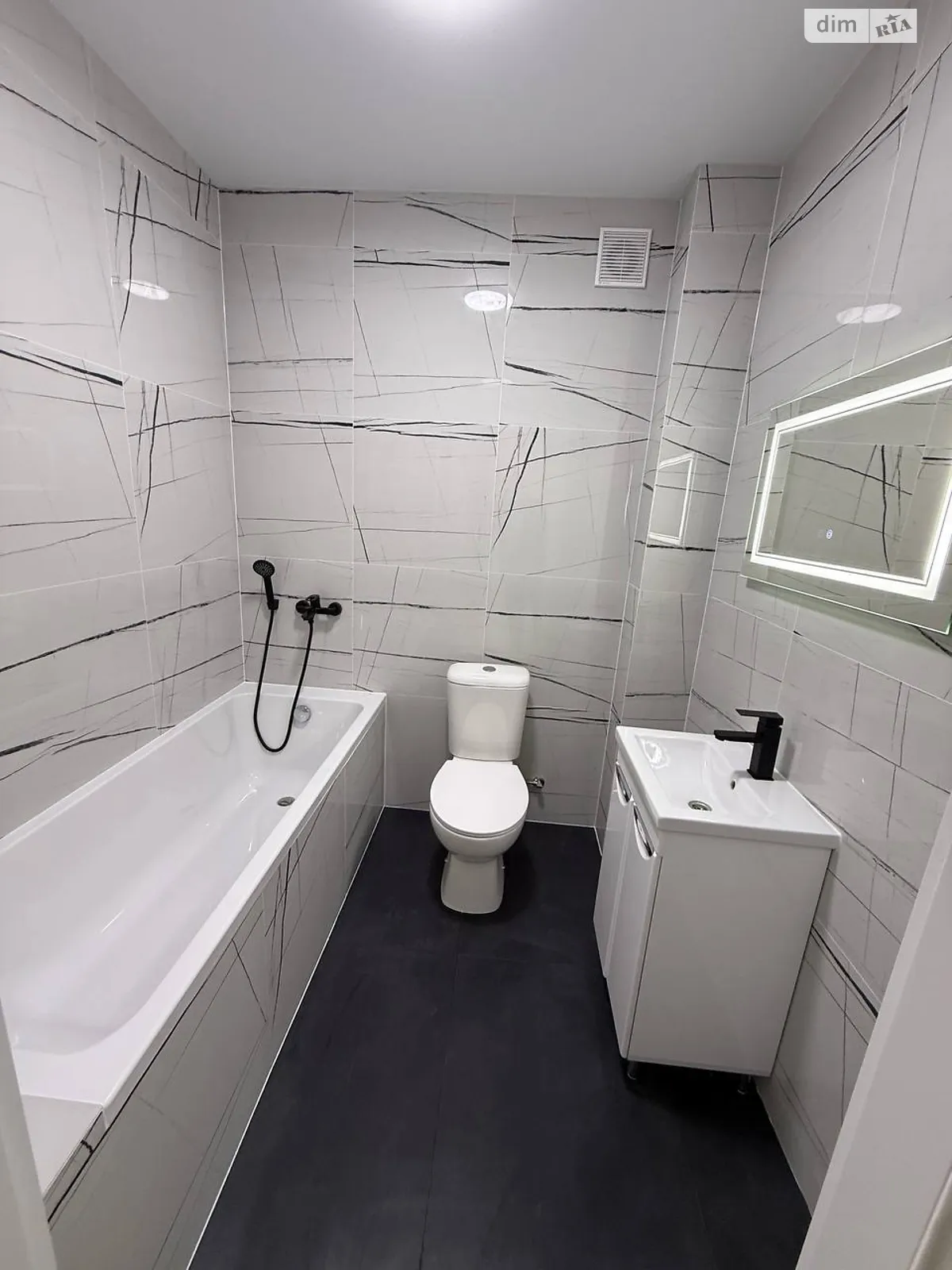 Продается 1-комнатная квартира 43 кв. м в Хмельницком, ул. Винницкая, 1/8А - фото 1