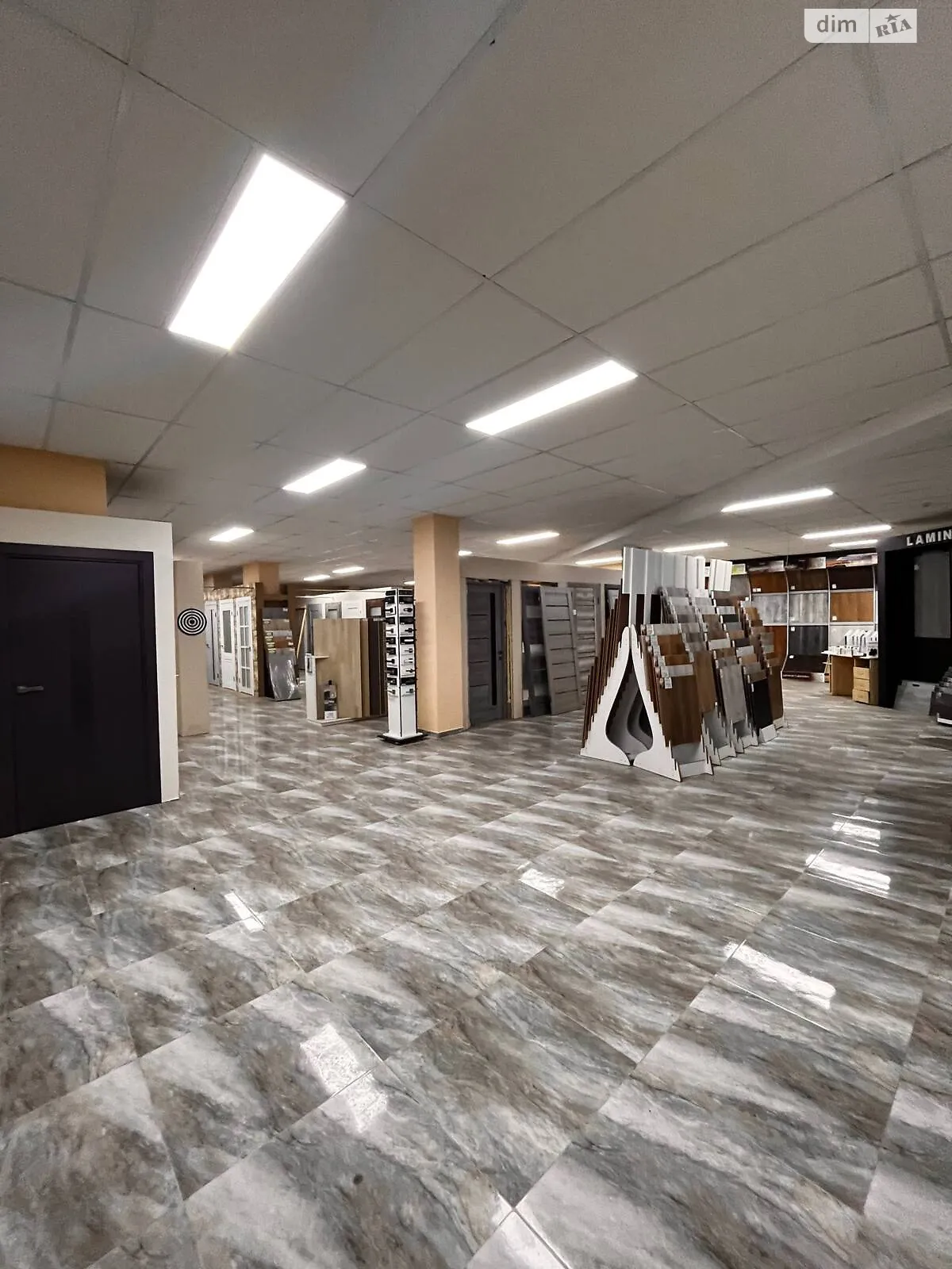 Продається приміщення вільного призначення 388 кв. м в 3-поверховій будівлі, цена: 200000 $ - фото 1