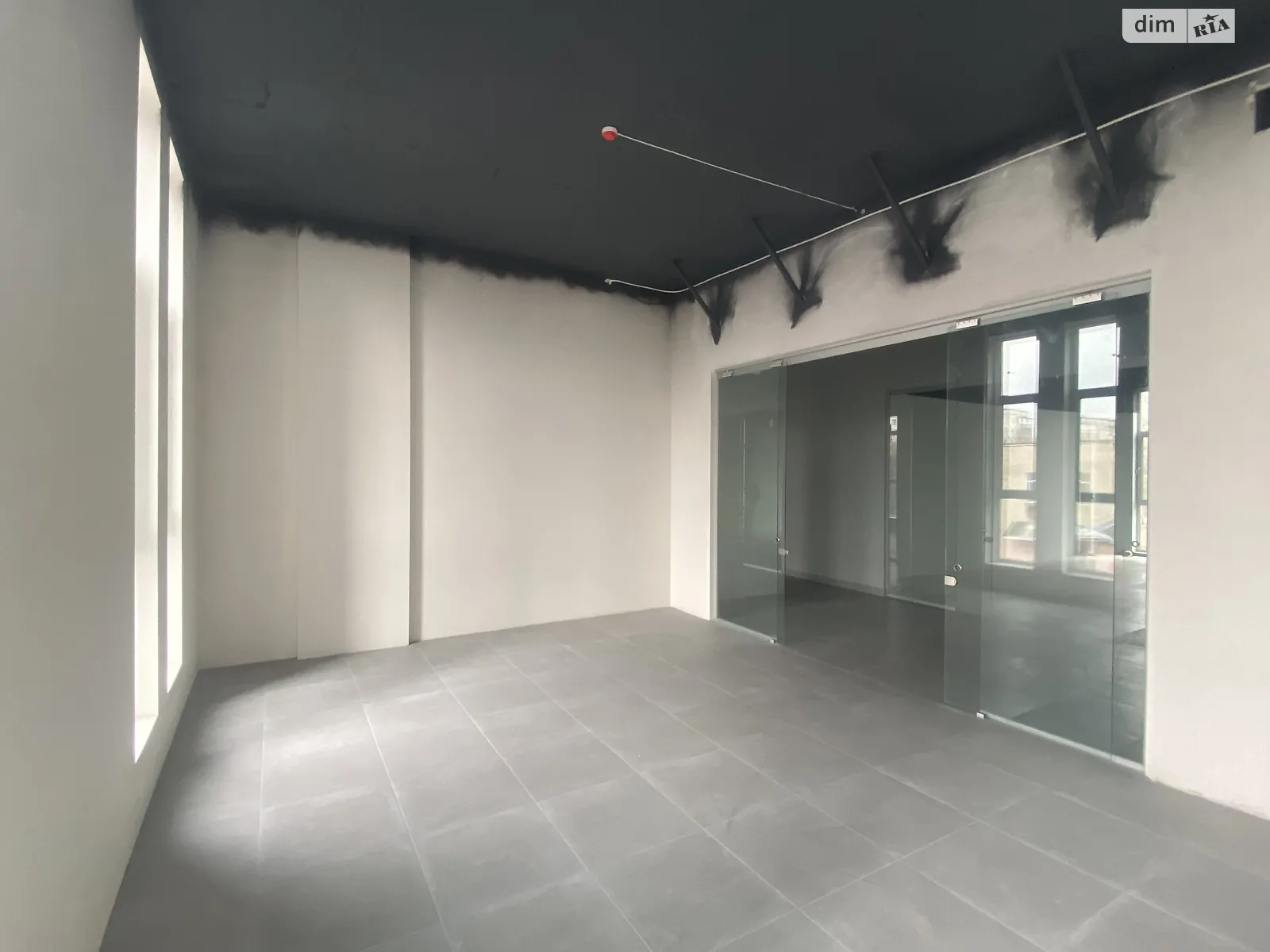 Сдается в аренду помещения свободного назначения 32.7 кв. м в 4-этажном здании, цена: 9810 грн - фото 1