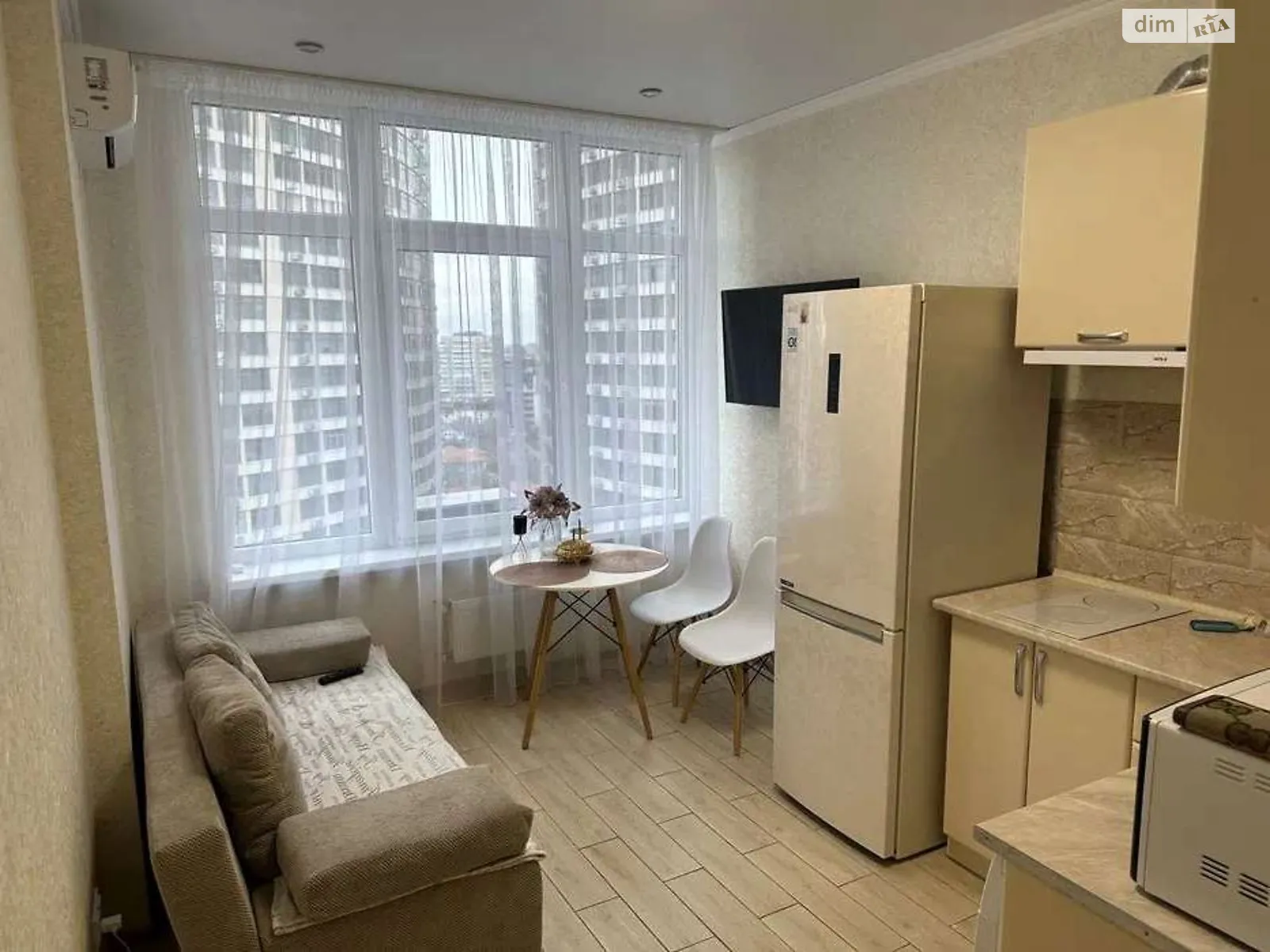 Сдается в аренду 1-комнатная квартира 42 кв. м в Одессе, ул. Валерия Самофалова, 16А/5 - фото 1