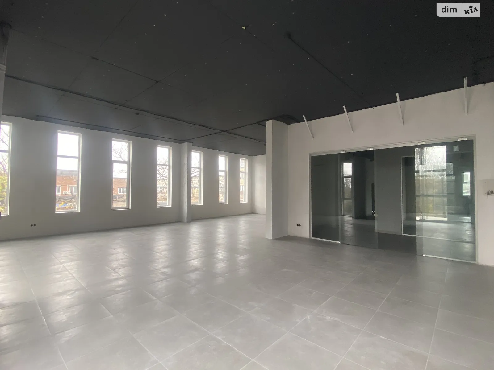 Сдается в аренду помещения свободного назначения 163 кв. м в 4-этажном здании, цена: 40750 грн - фото 1