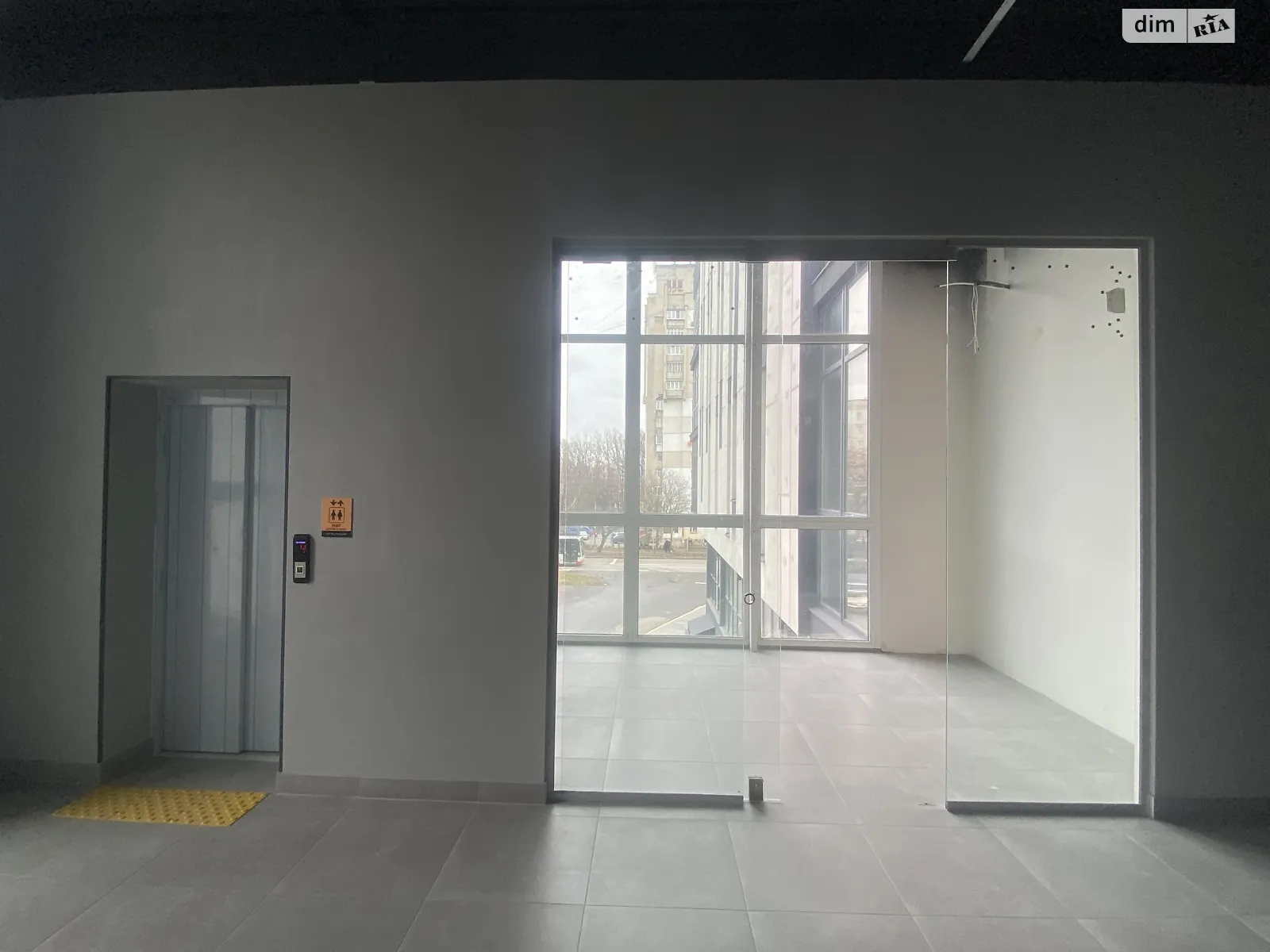 Сдается в аренду помещения свободного назначения 11.9 кв. м в 4-этажном здании, цена: 7140 грн - фото 1