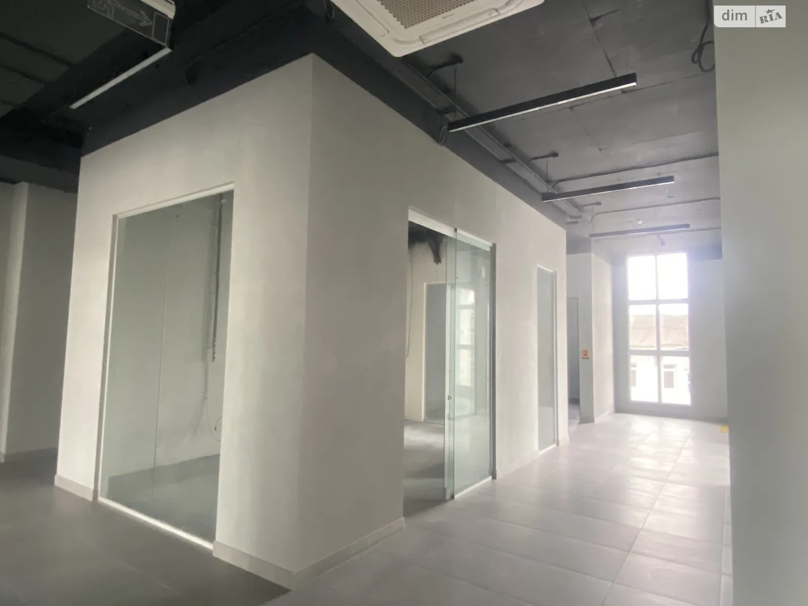 Сдается в аренду помещения свободного назначения 20 кв. м в 4-этажном здании, цена: 8000 грн - фото 1