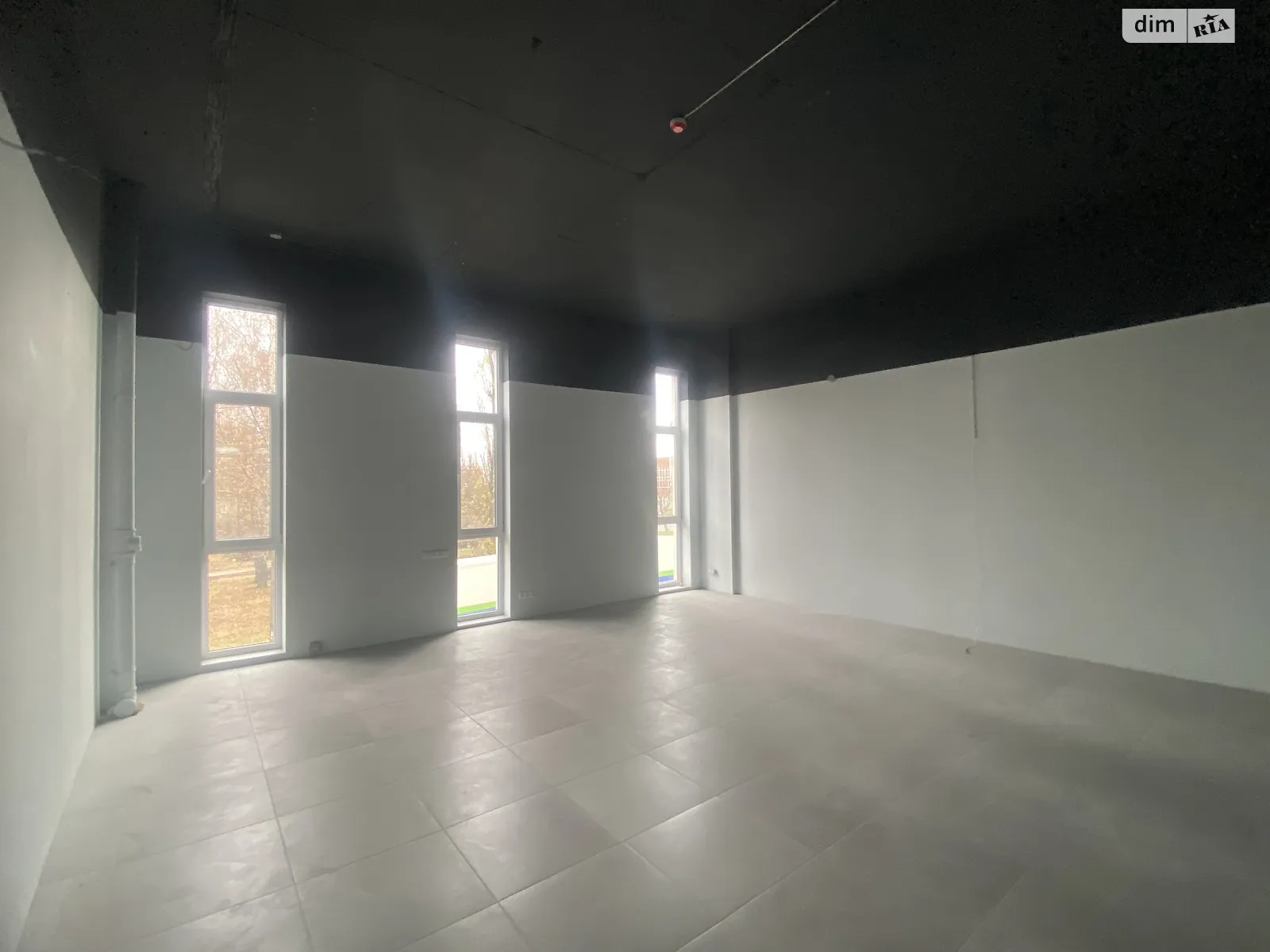 Сдается в аренду помещения свободного назначения 53.6 кв. м в 4-этажном здании, цена: 13400 грн - фото 1