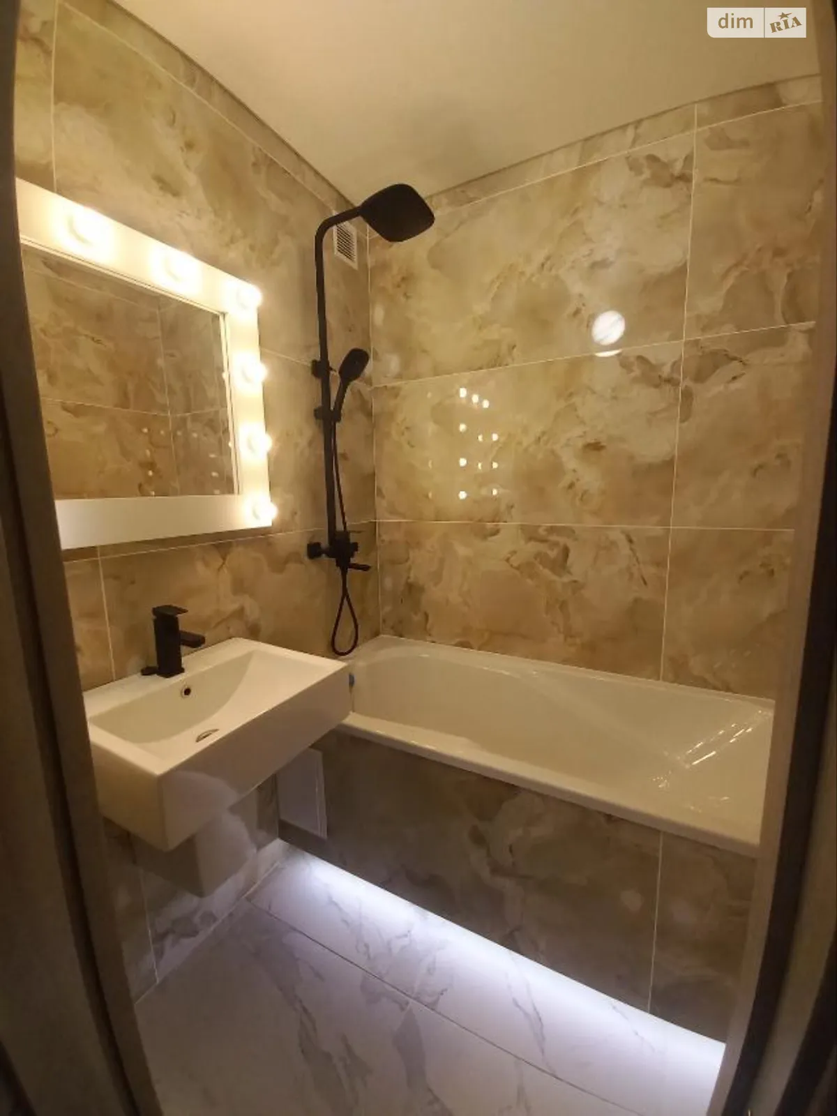 Продается 1-комнатная квартира 43 кв. м в Житомире, ул. Крошенская - фото 1