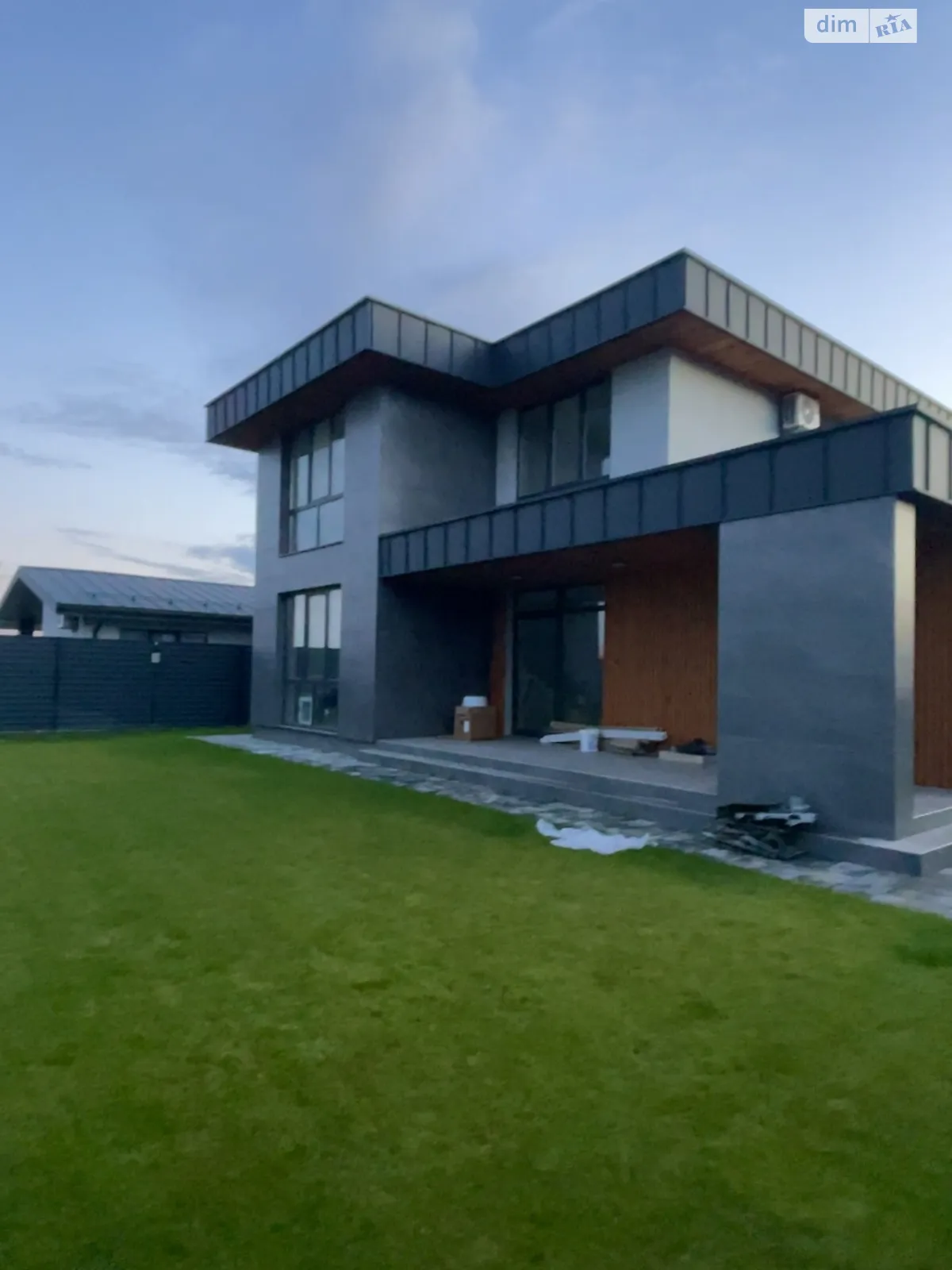 Продается дом на 2 этажа 175 кв. м с террасой, цена: 290000 $ - фото 1