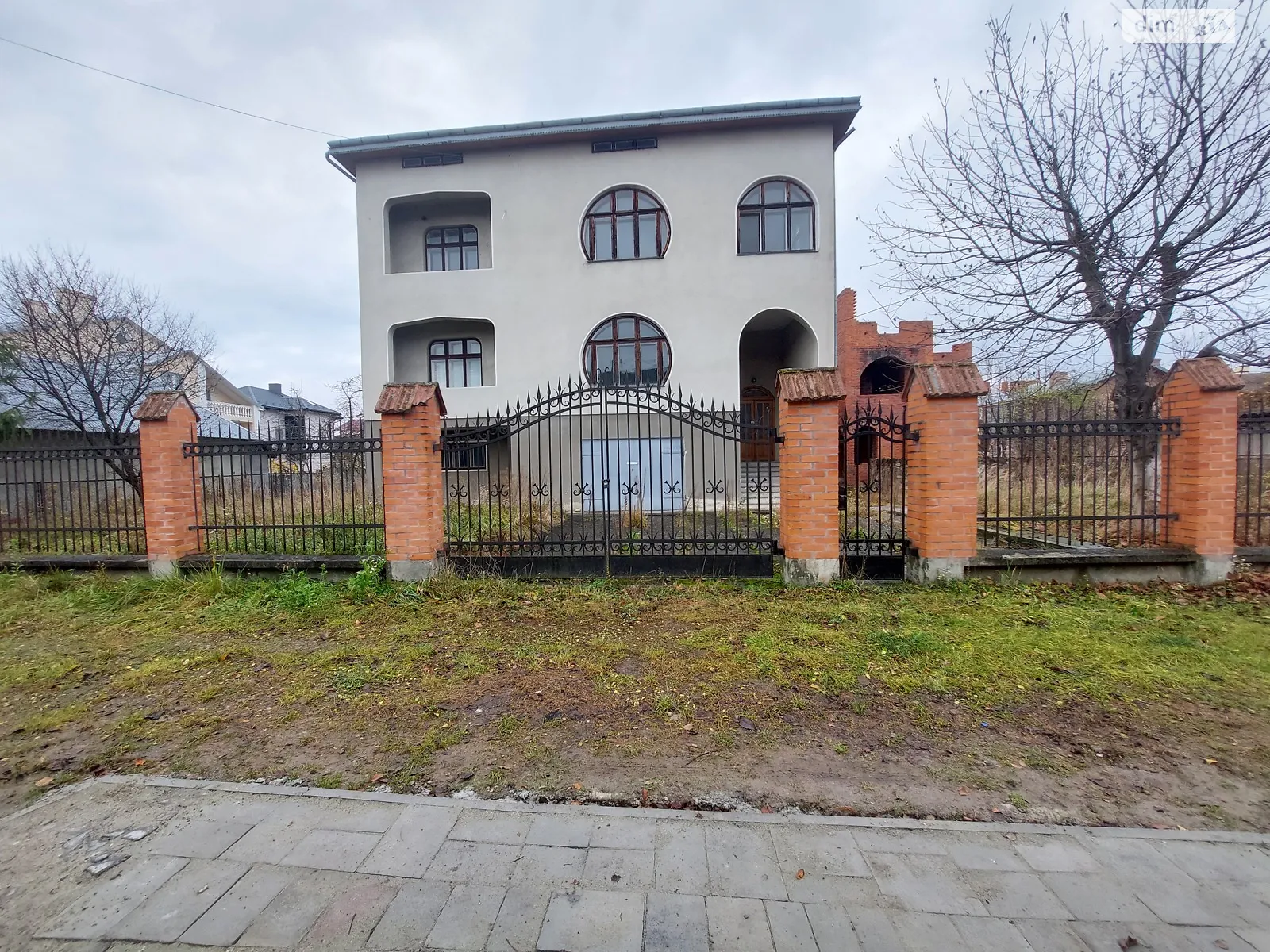 Продается дом на 2 этажа 360.3 кв. м с верандой, цена: 86000 $ - фото 1