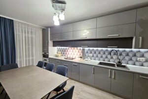 Продажа квартиры, Ивано-Франковск, Стуса Василия улица, дом 38