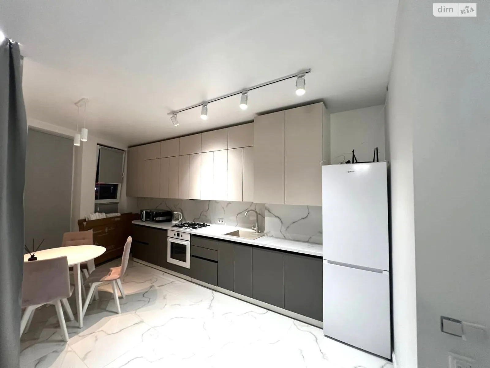 Здається в оренду 1-кімнатна квартира 40 кв. м у Львові, вул. Залізнична - фото 1