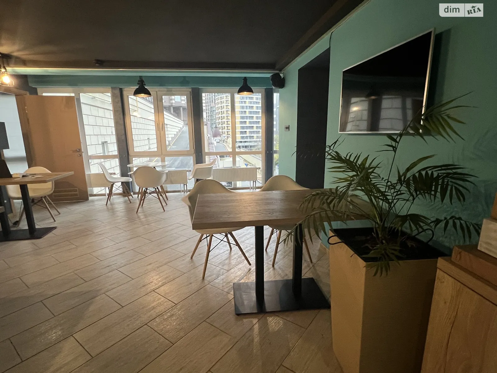 Сдается в аренду объект сферы услуг 368.9 кв. м в 3-этажном здании, цена: 2000 $ - фото 1