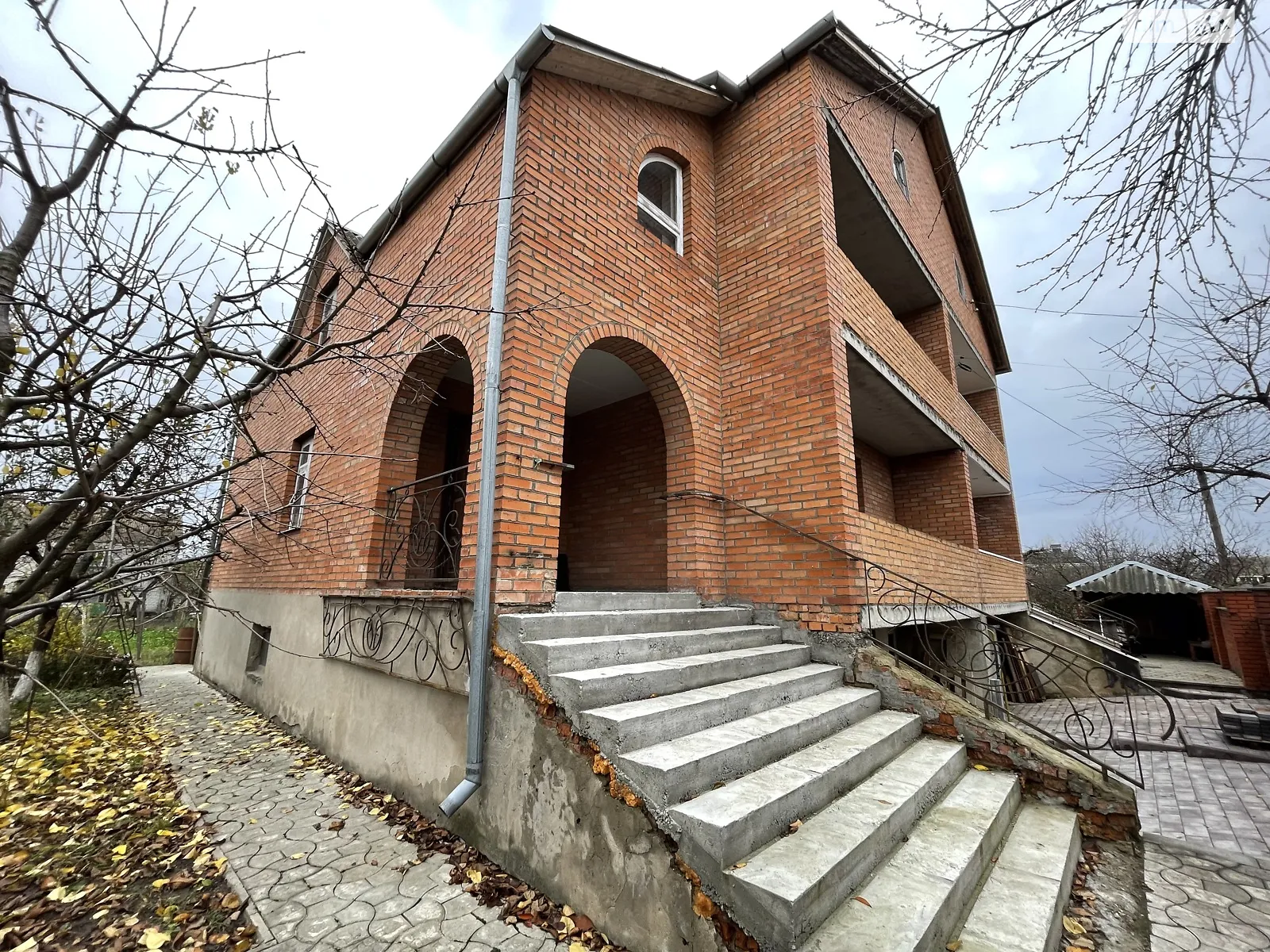 Продається частина будинку 227 кв. м с басейном, цена: 85000 $ - фото 1