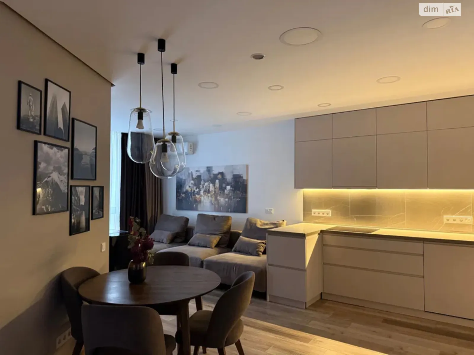 Продается 3-комнатная квартира 85 кв. м в Киеве, ул. Маккейна Джона, 3А - фото 1