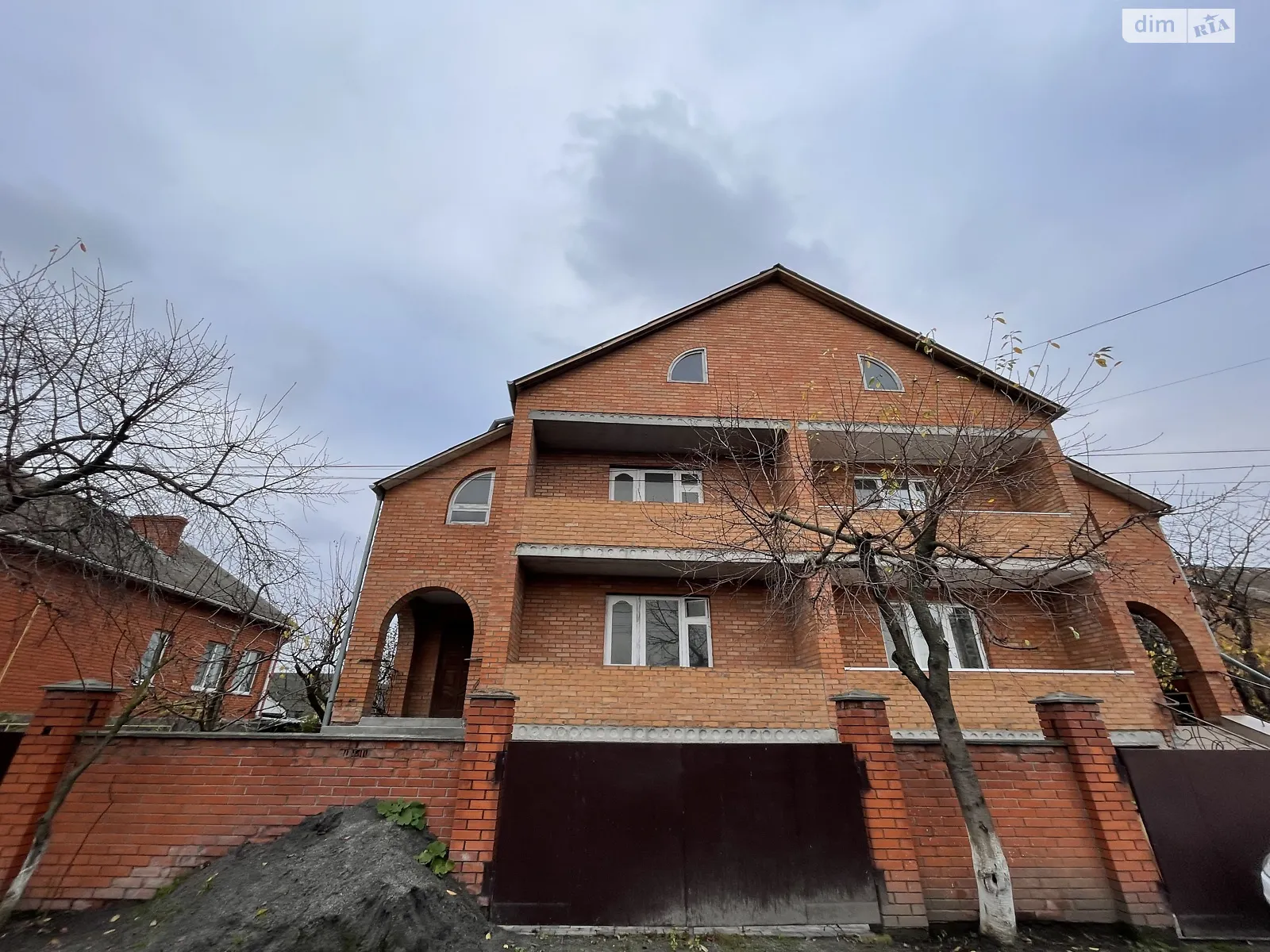 Продается дом на 2 этажа 455 кв. м с участком, цена: 210000 $ - фото 1