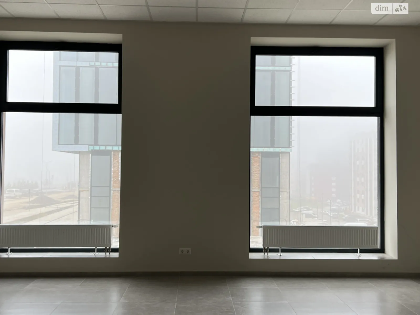 Сдается в аренду офис 34.3 кв. м в бизнес-центре, цена: 400 $ - фото 1