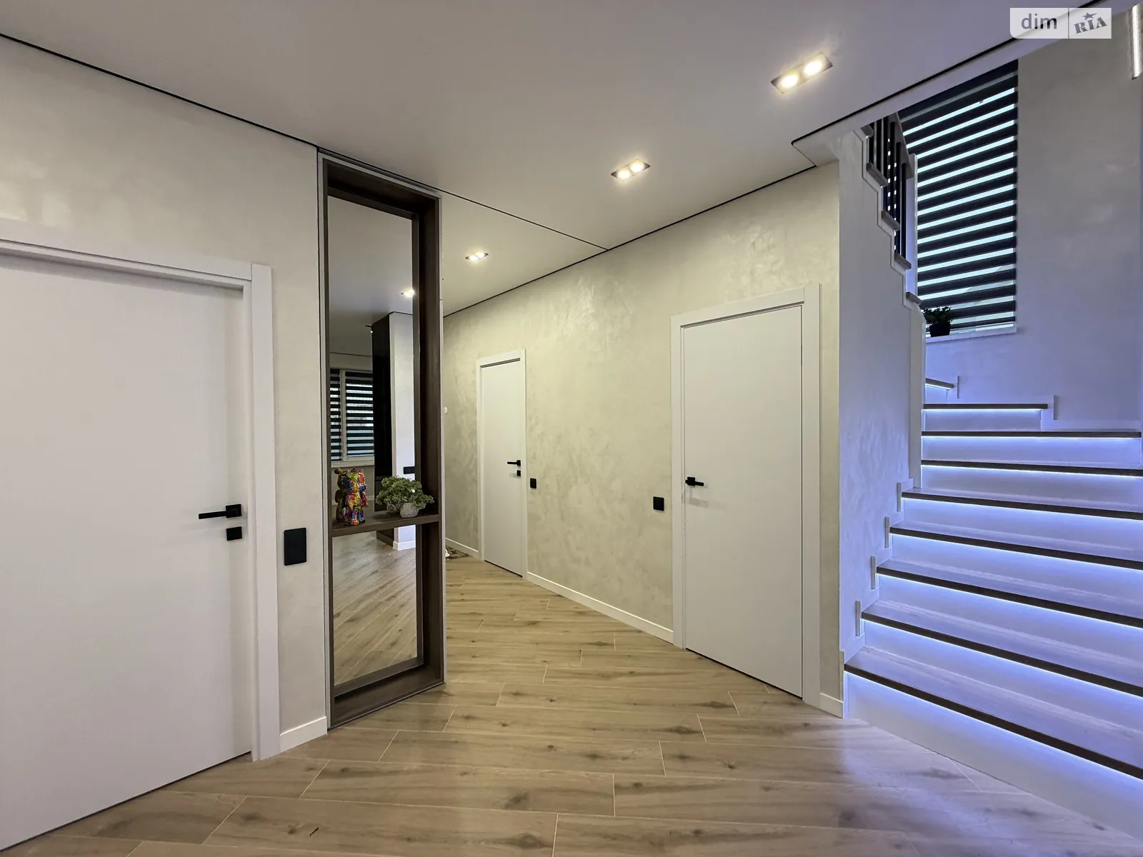 Продается дом на 2 этажа 130 кв. м с бассейном, цена: 237000 $ - фото 1