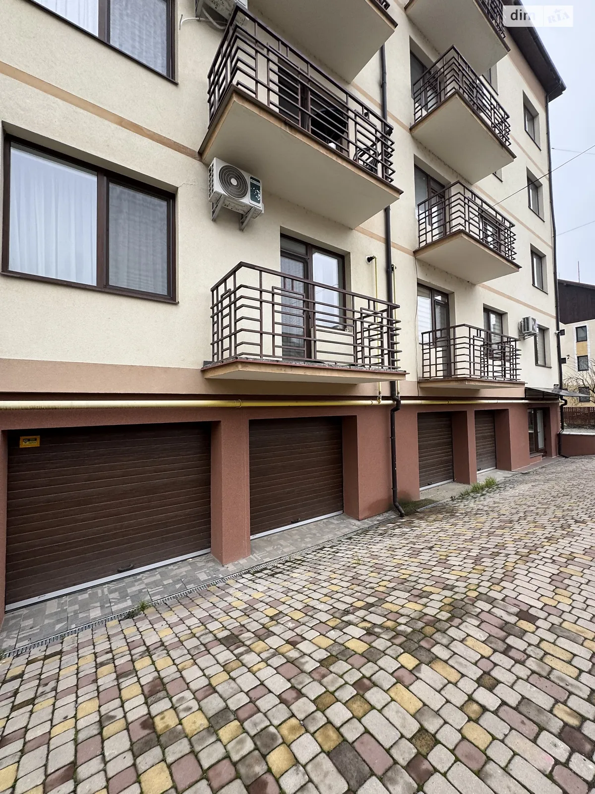 Продається 2-кімнатна квартира 72 кв. м у Ужгороді, вул. Климпуша - фото 1