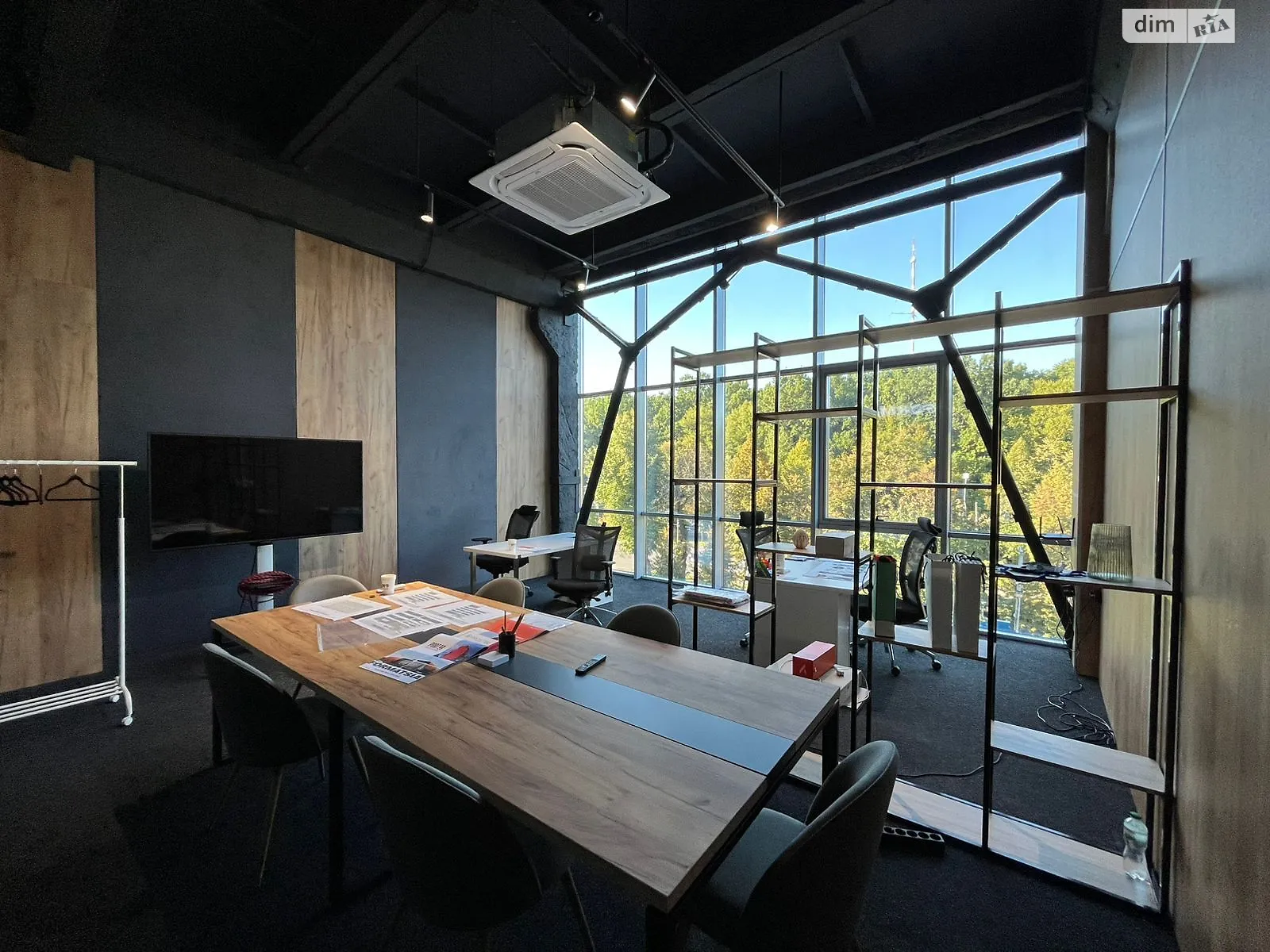 Сдается в аренду офис 400 кв. м в бизнес-центре, цена: 4800 $ - фото 1