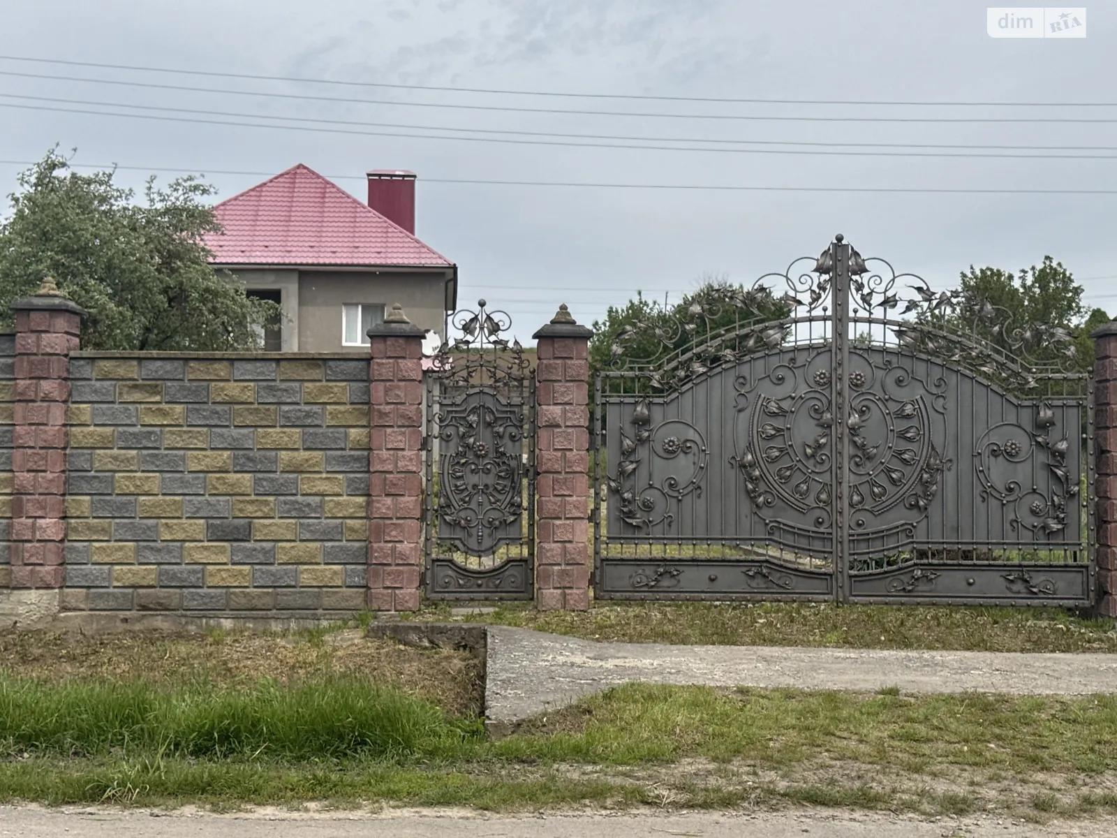 Продается дом на 2 этажа 180.4 кв. м с участком, цена: 95000 $ - фото 1