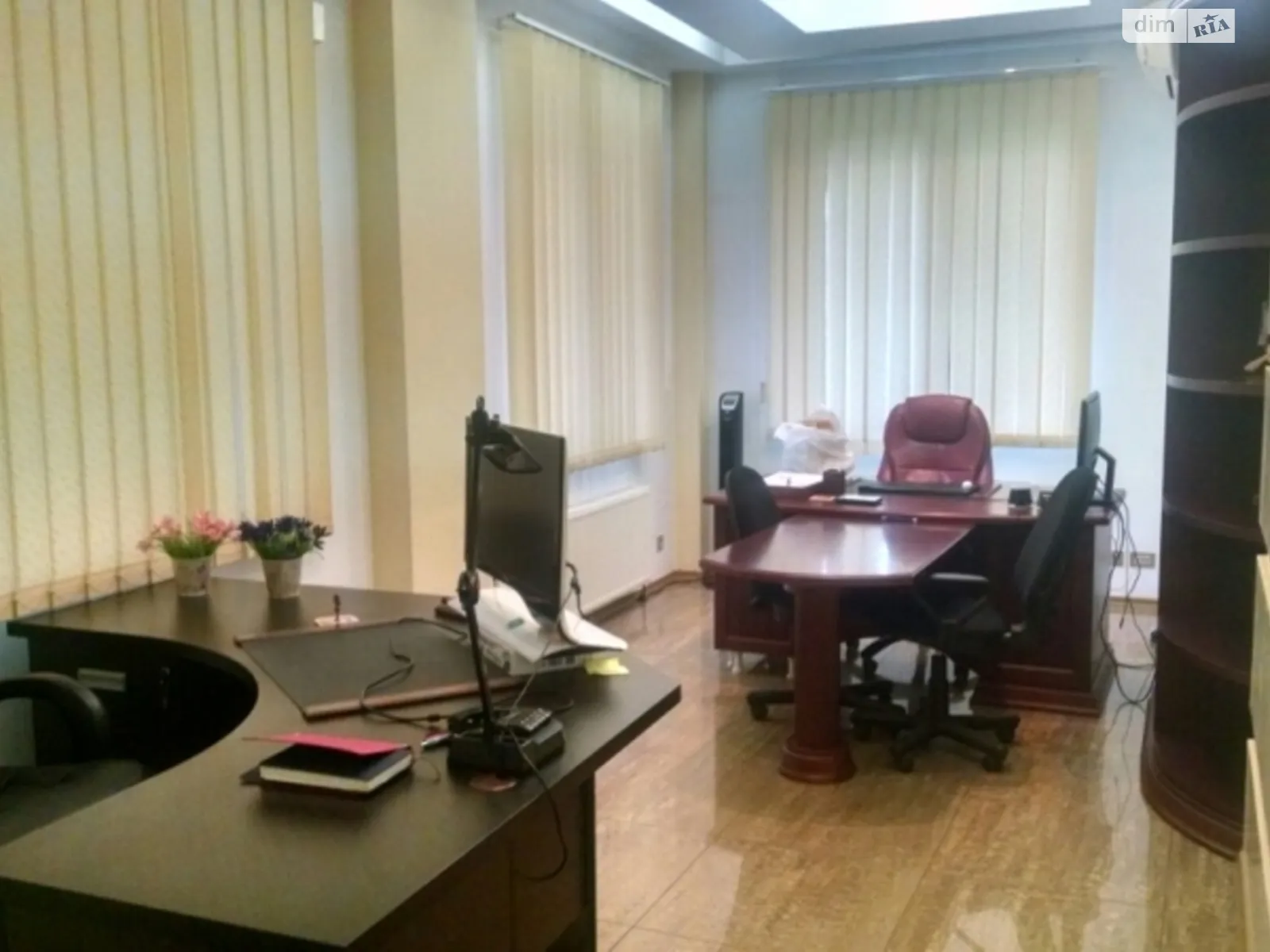 Сдается в аренду офис 120.2 кв. м в бизнес-центре, цена: 800 $ - фото 1