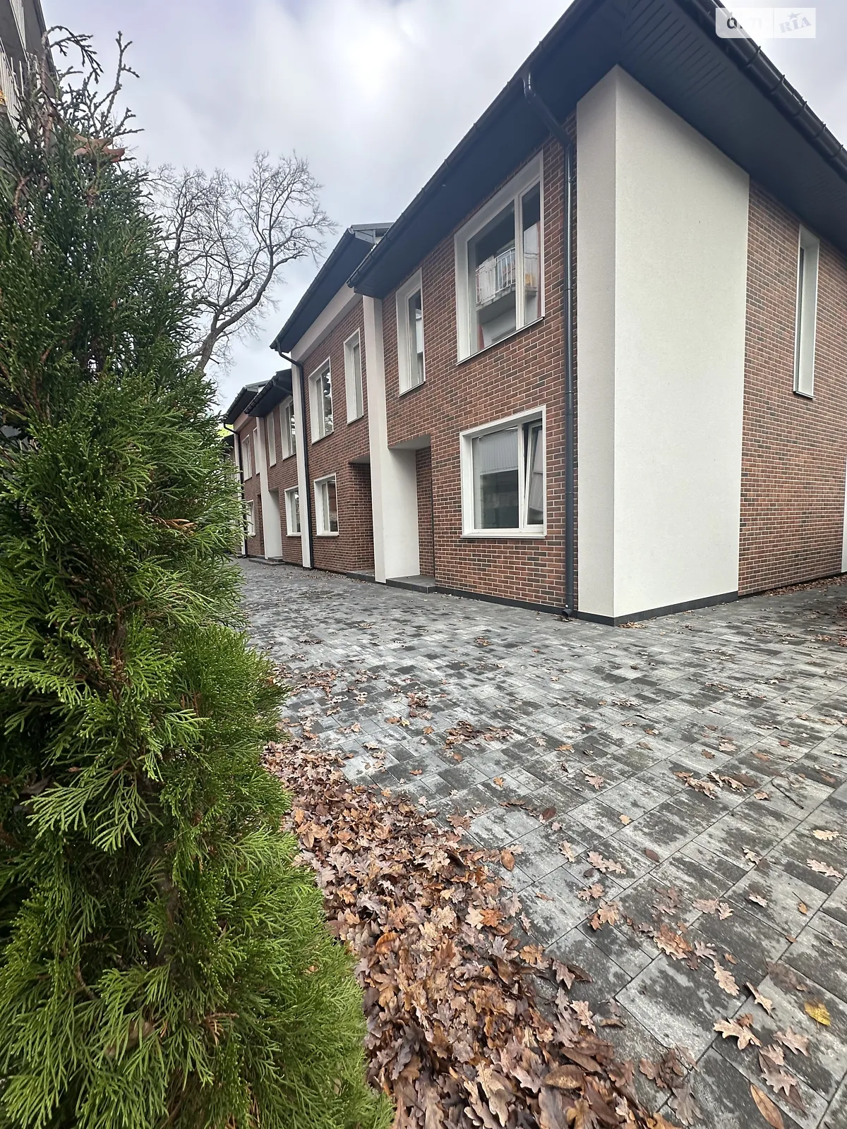 Продается дом на 2 этажа 98 кв. м с бассейном, цена: 80000 $ - фото 1