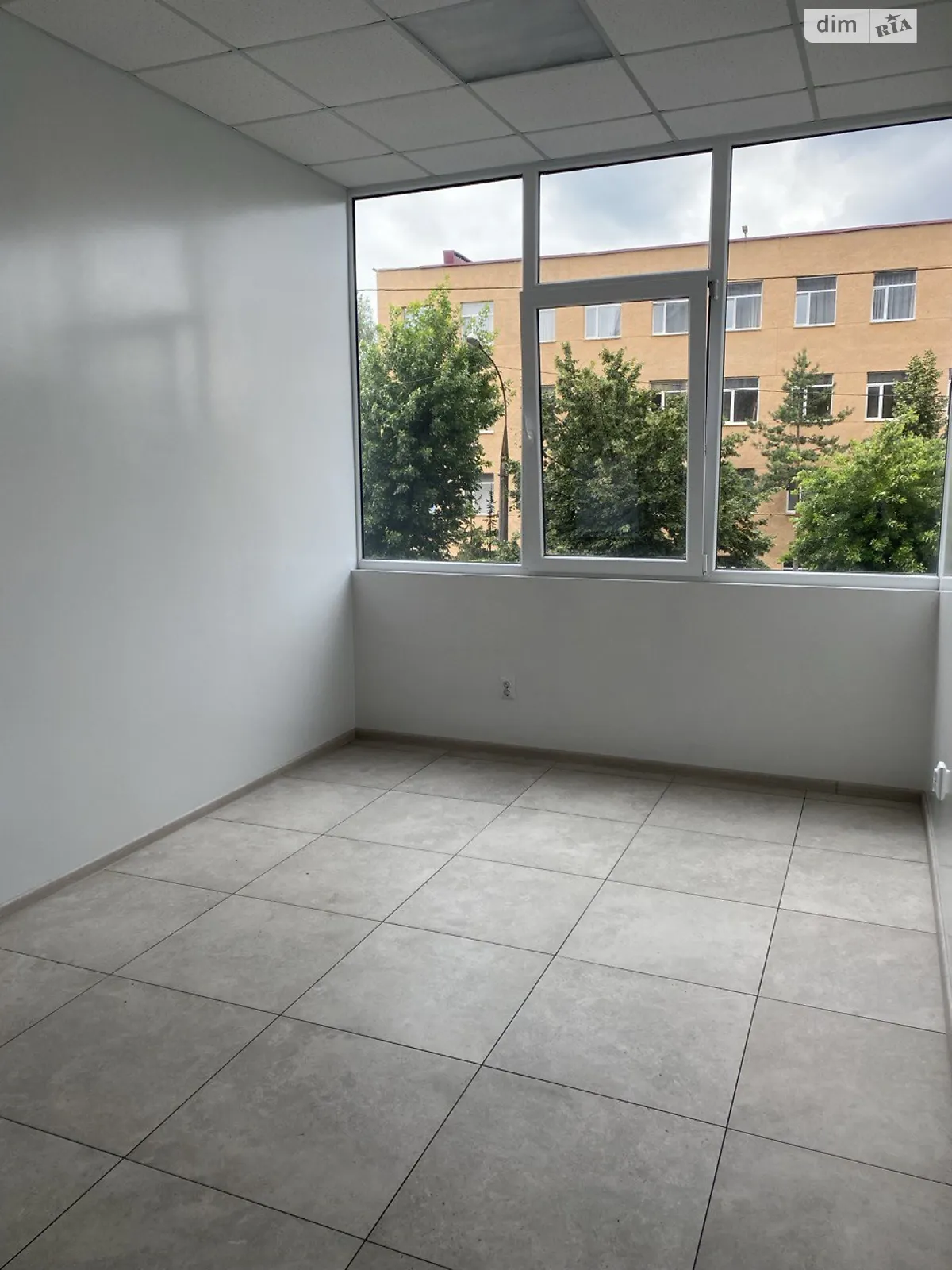 Сдается в аренду офис 14 кв. м в бизнес-центре, цена: 5000 грн - фото 1