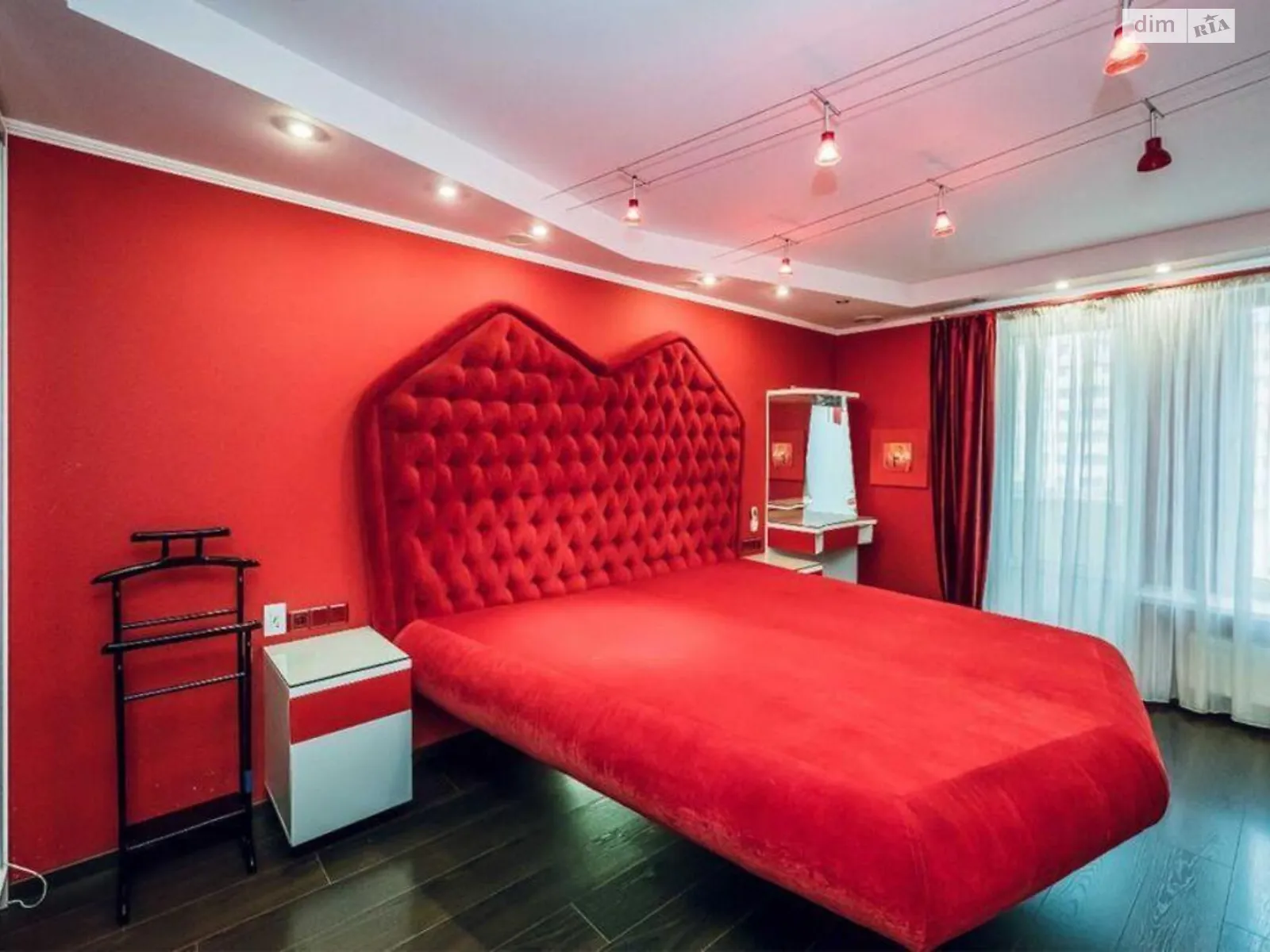 Продается 3-комнатная квартира 102 кв. м в Киеве, ул. Юлии Здановской(Ломоносова), 60А - фото 1